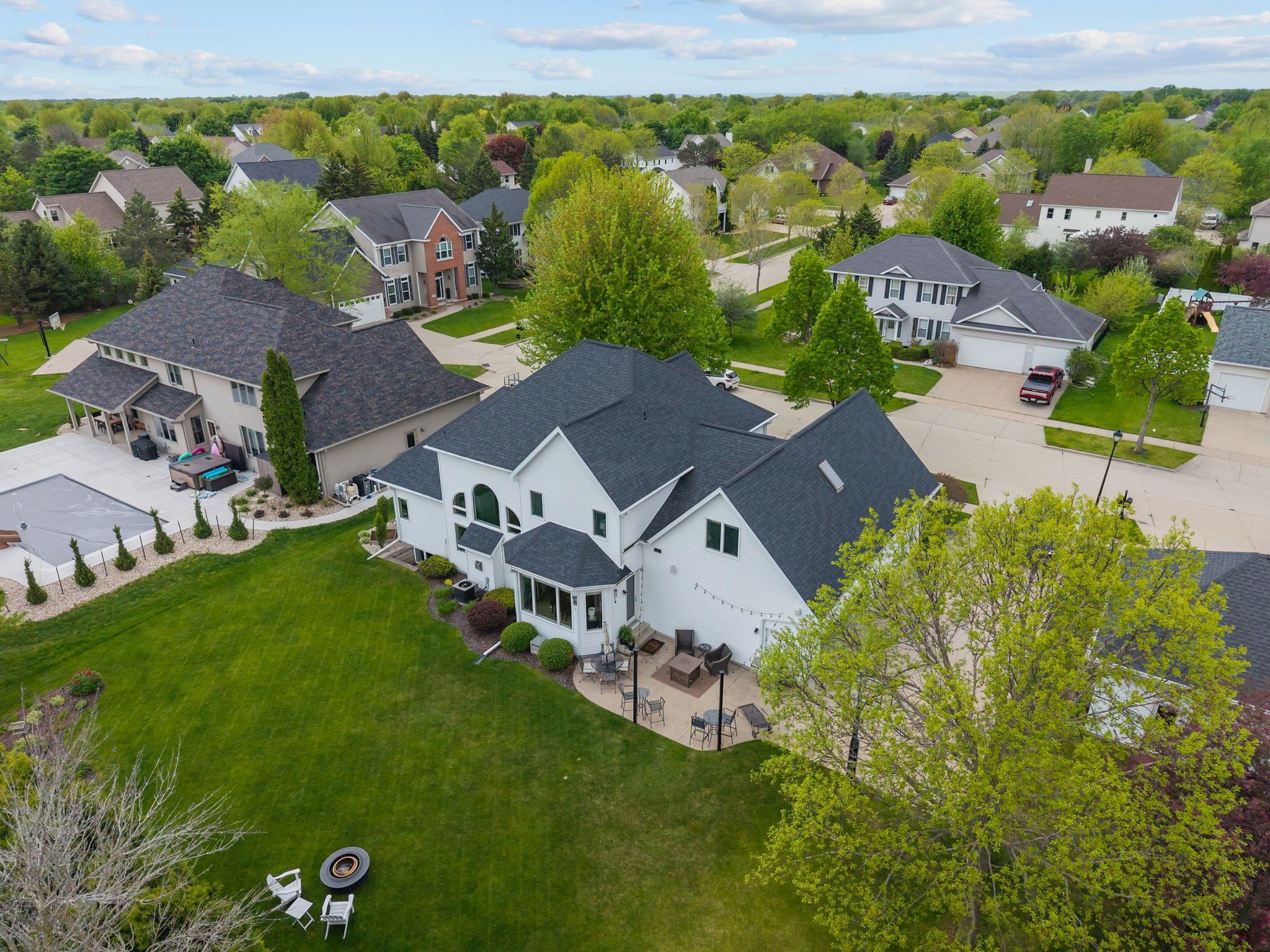 4916 N Silentwind Way, Appleton, WI 54913
