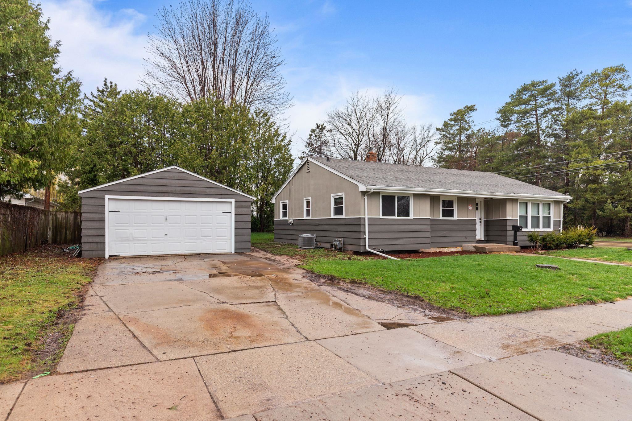 2007 S Gladys Ave, Appleton, WI 54915