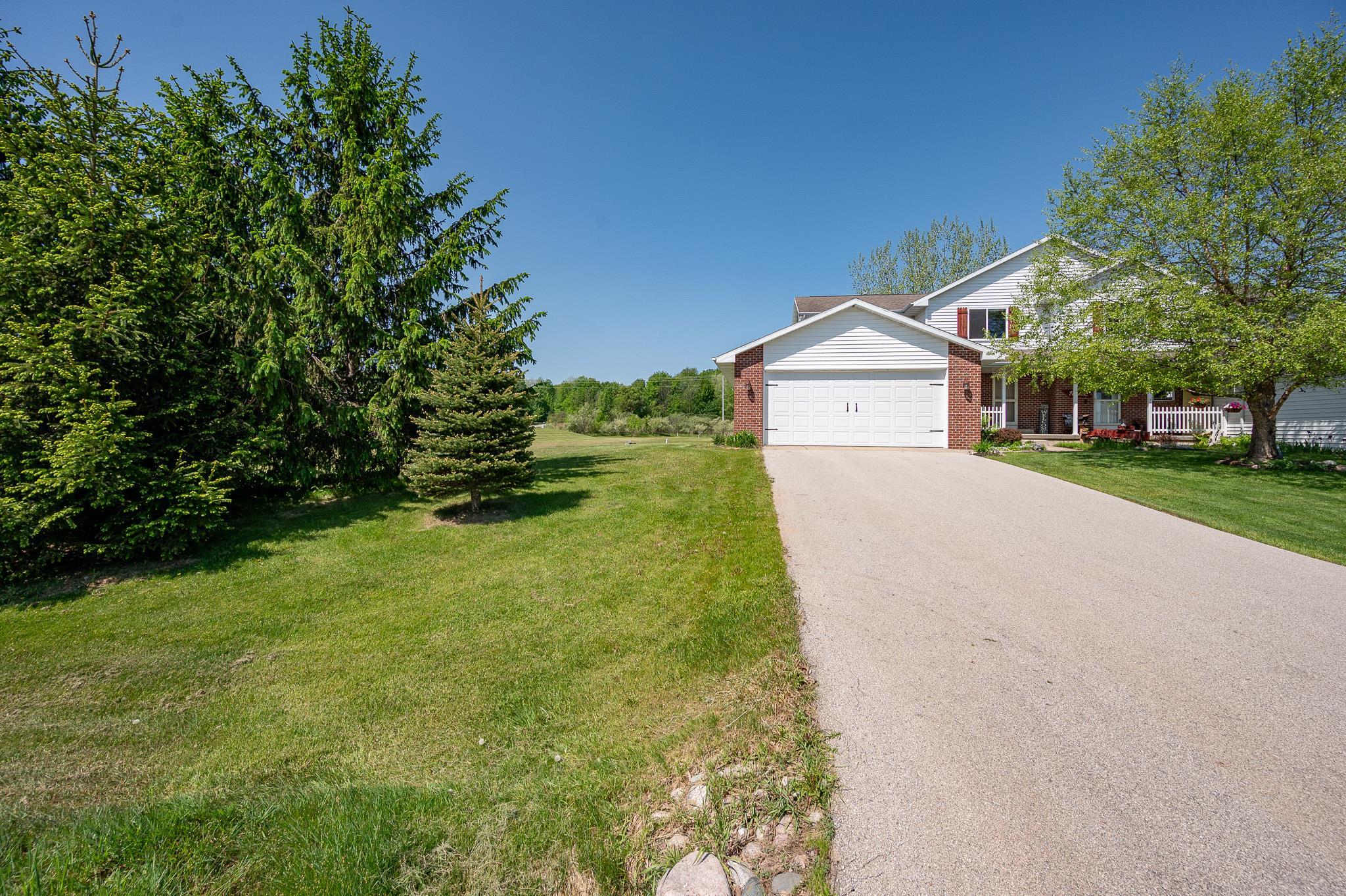 483 Madeline Ln, Little Suamico, WI 54141