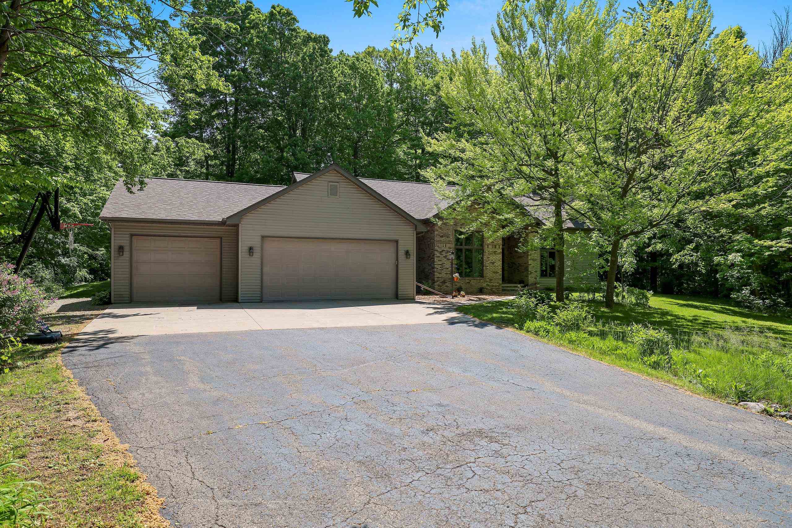 N3880 Anita Wieckert Rd, Appleton, WI 54913