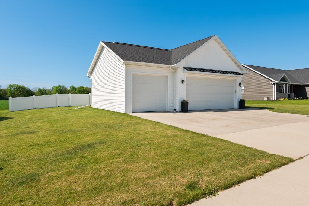1911 White Dove Ln, Kaukauna, WI 54130