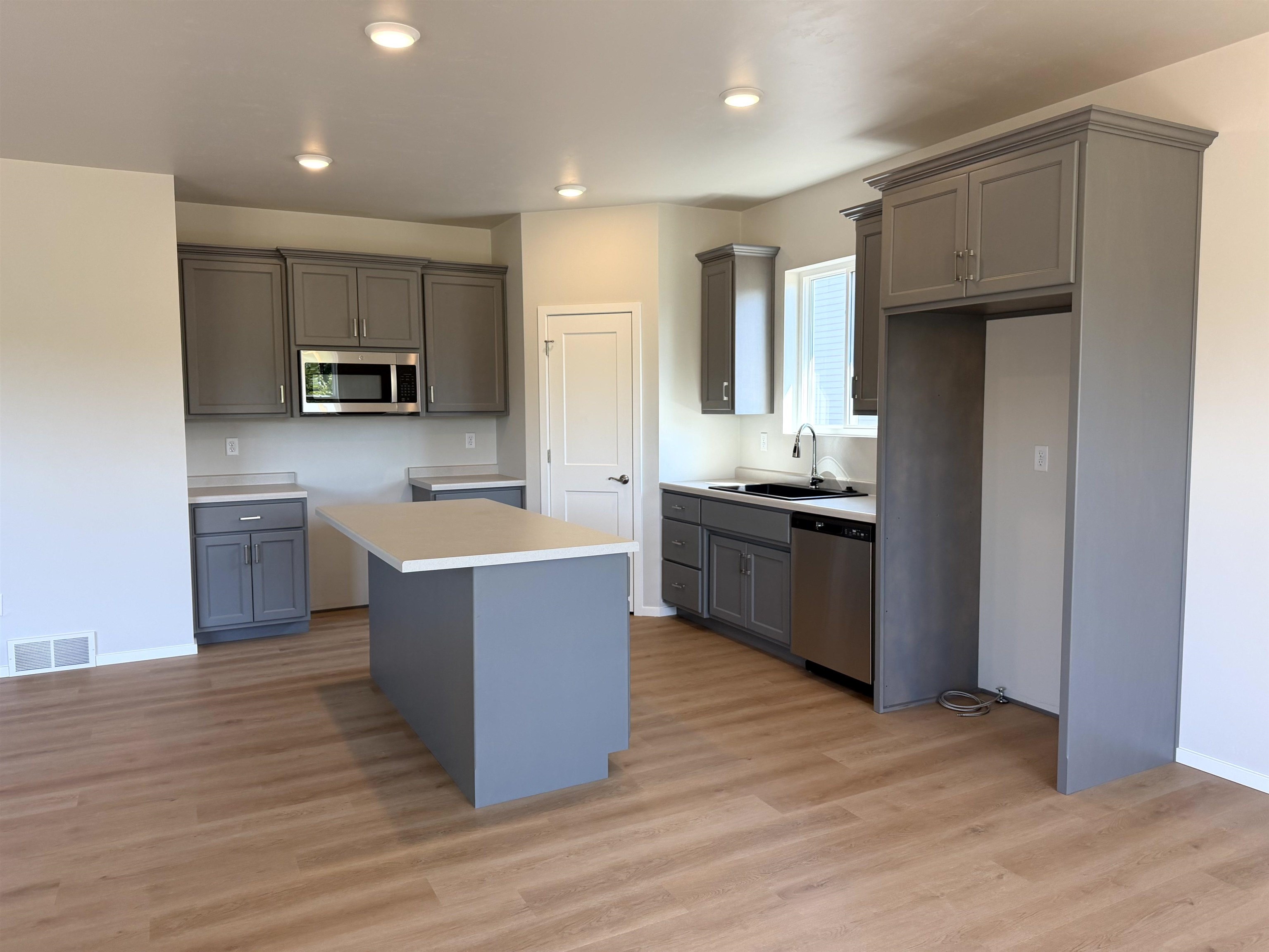 2201 Golden Gate Dr, Appleton, WI 54913