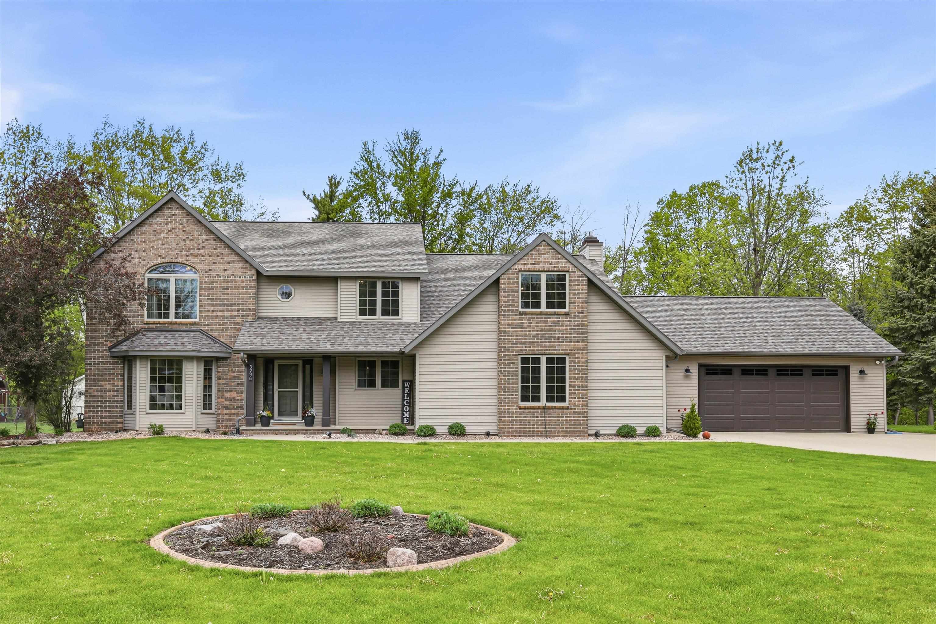 3296 Pioneer Dr, Green Bay, WI 54313