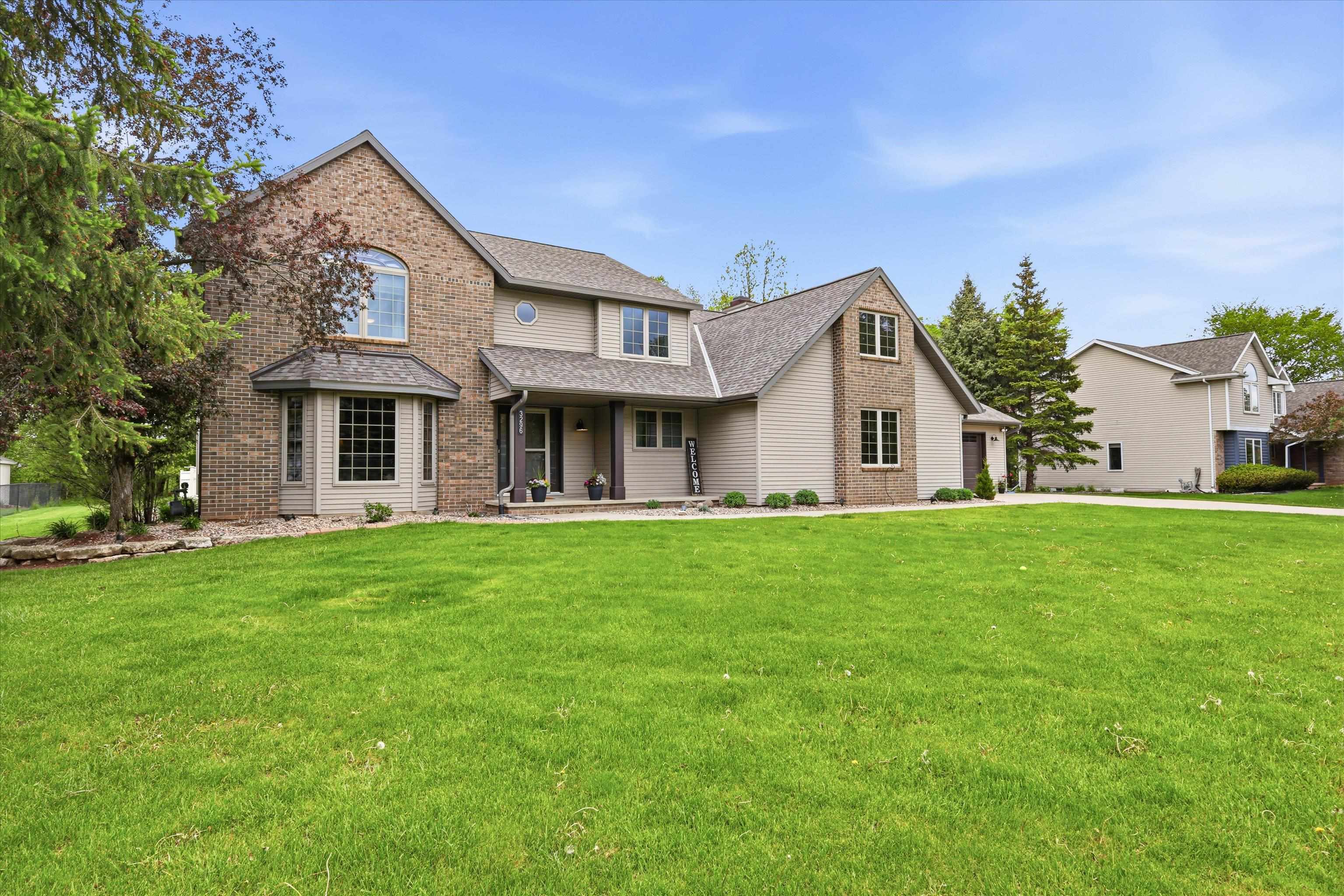 3296 Pioneer Dr, Green Bay, WI 54313