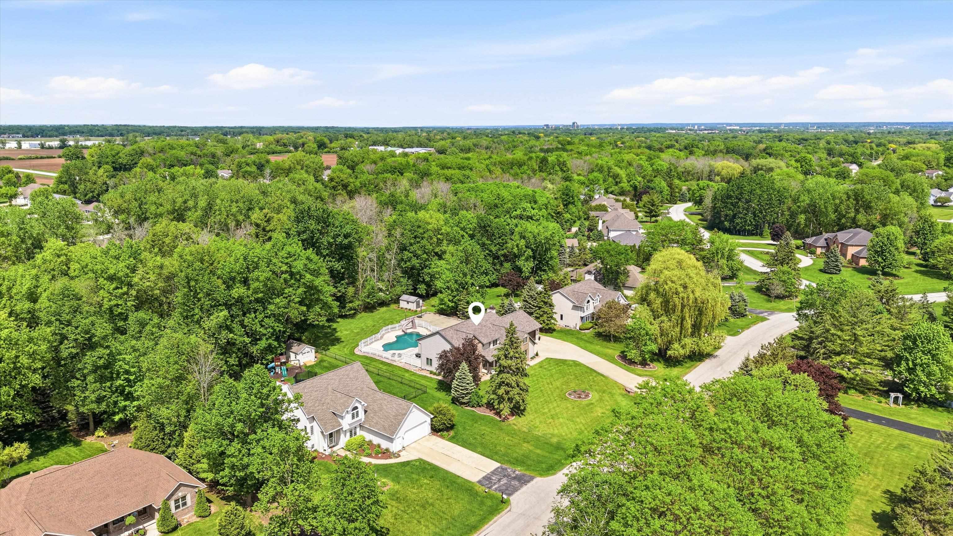 3296 Pioneer Dr, Green Bay, WI 54313