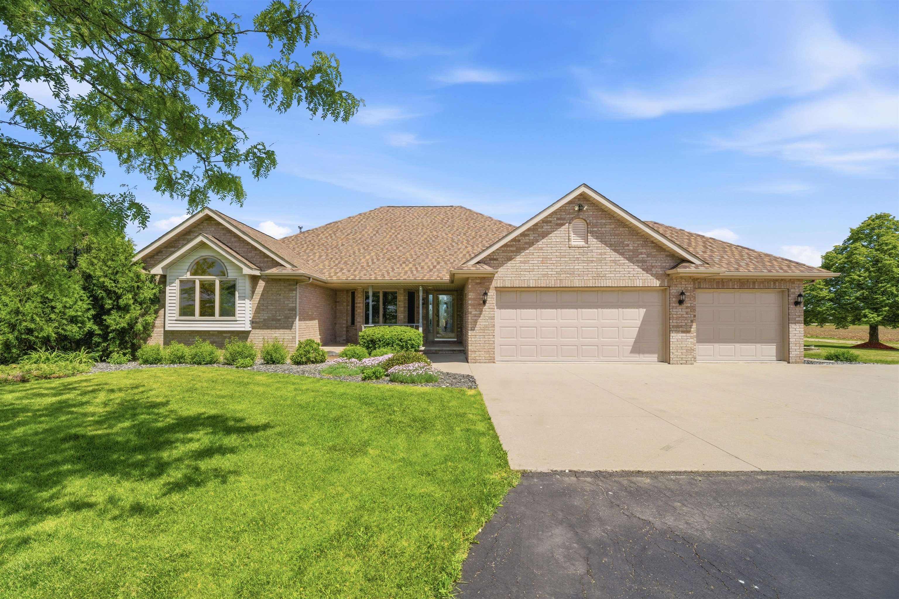 W2048 Evergreen Dr, Kaukauna, WI 54130