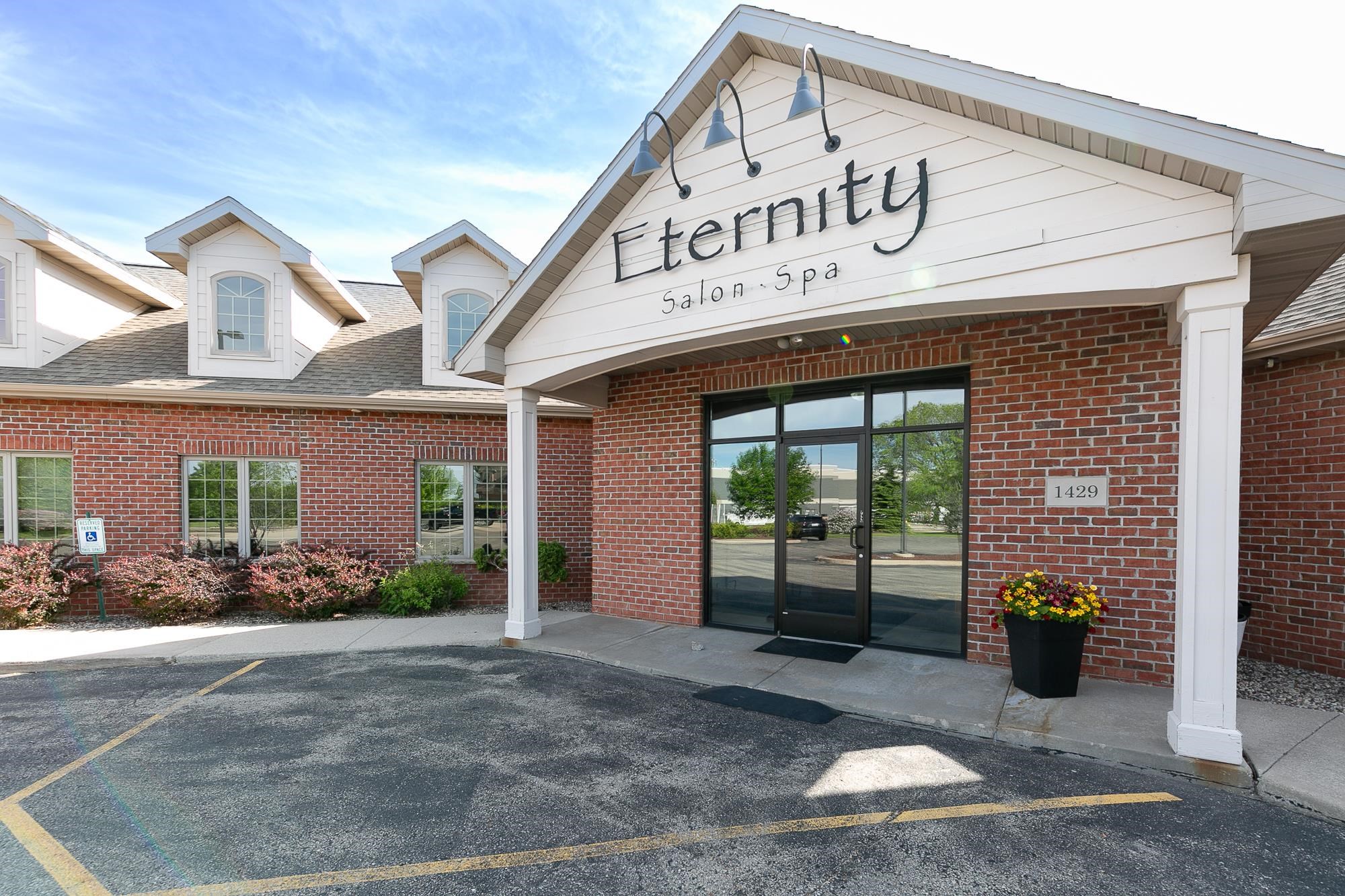 1429 Province Ter, Menasha, WI 54952