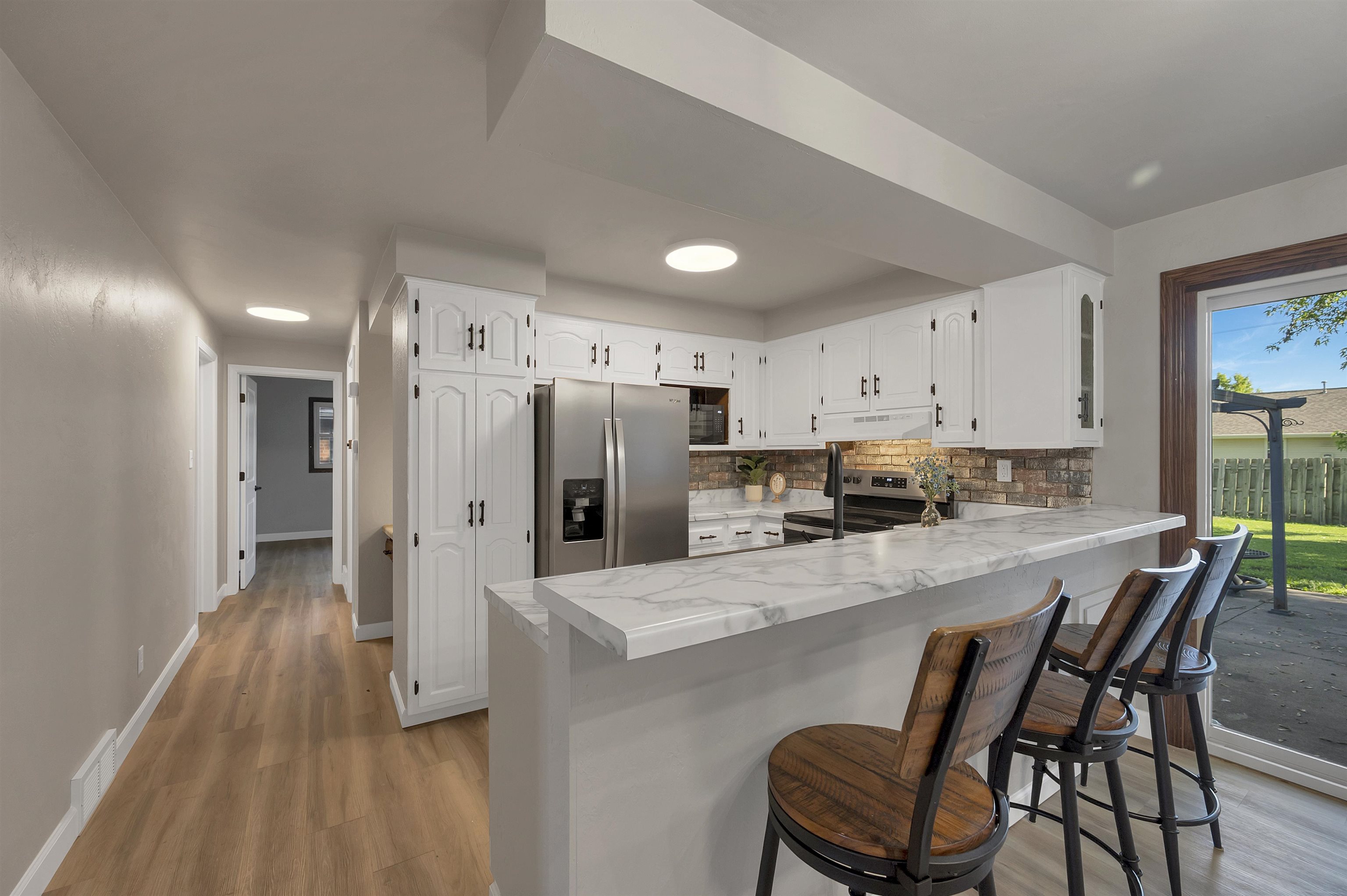 1677 Lilac Ln, Green Bay, WI 54302