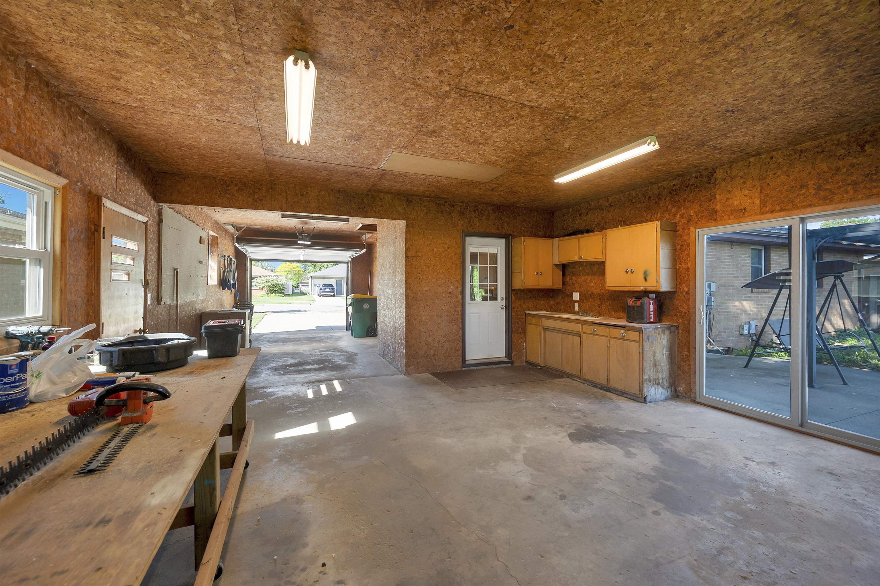 1677 Lilac Ln, Green Bay, WI 54302