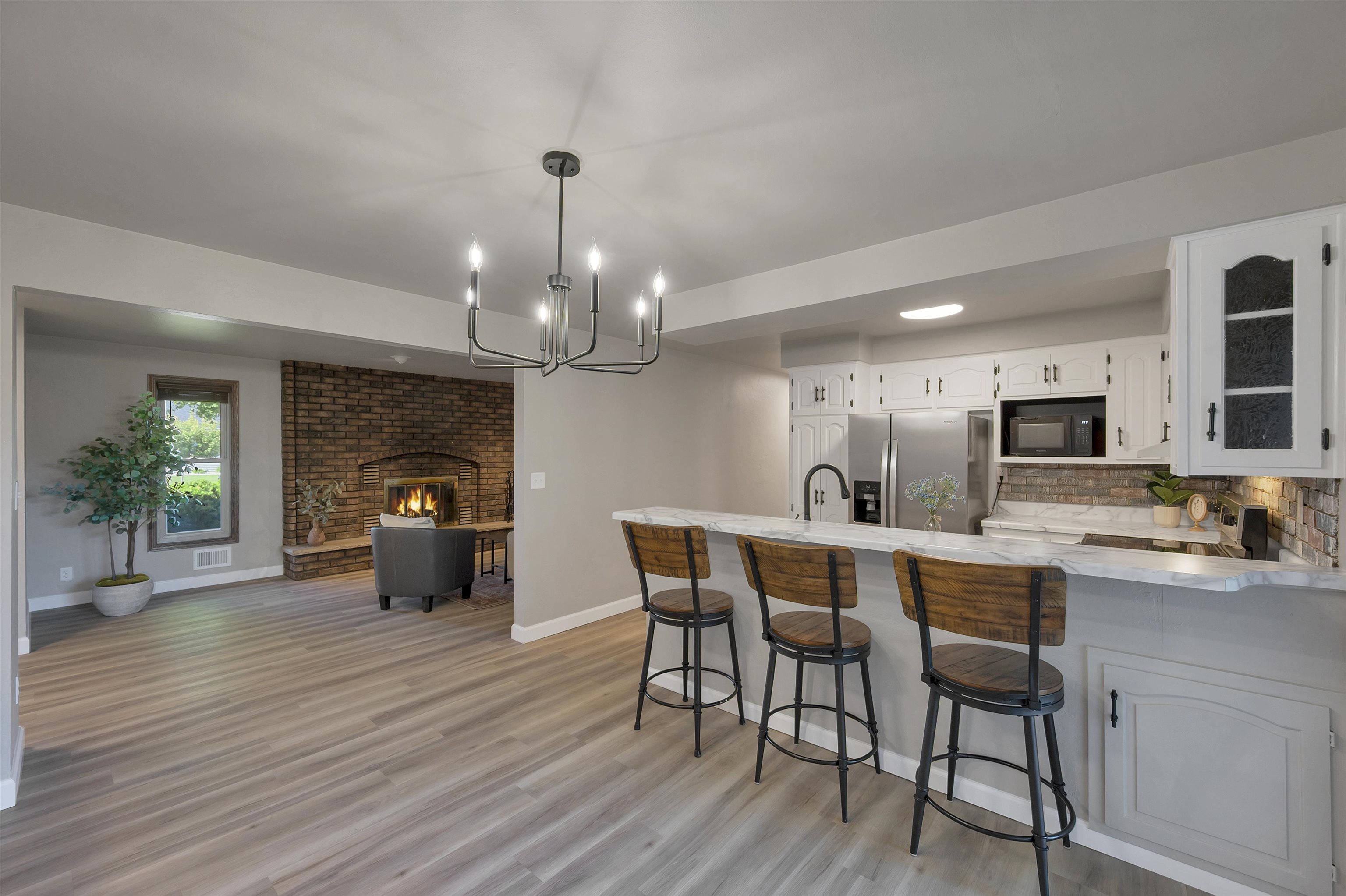 1677 Lilac Ln, Green Bay, WI 54302