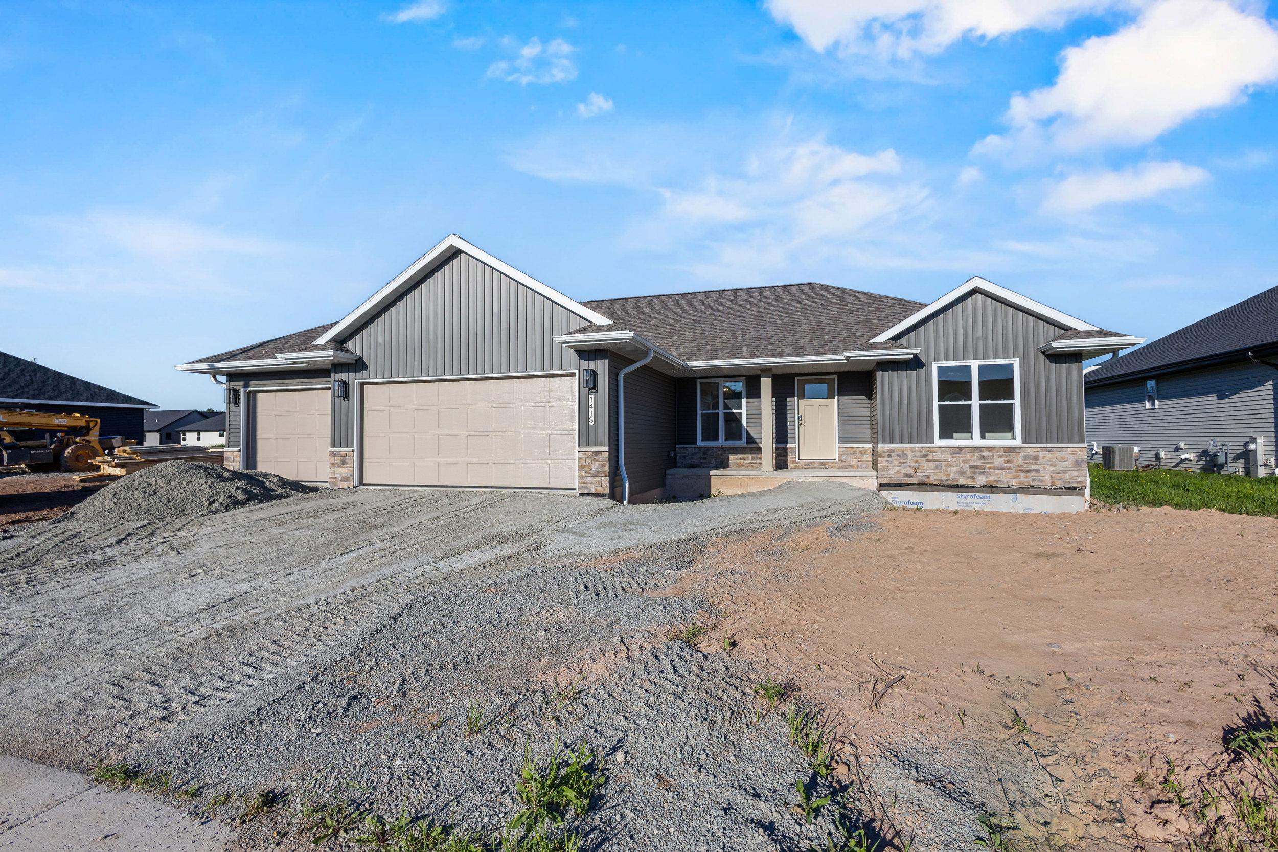 1418 Divinity Dr, De Pere, WI 54115