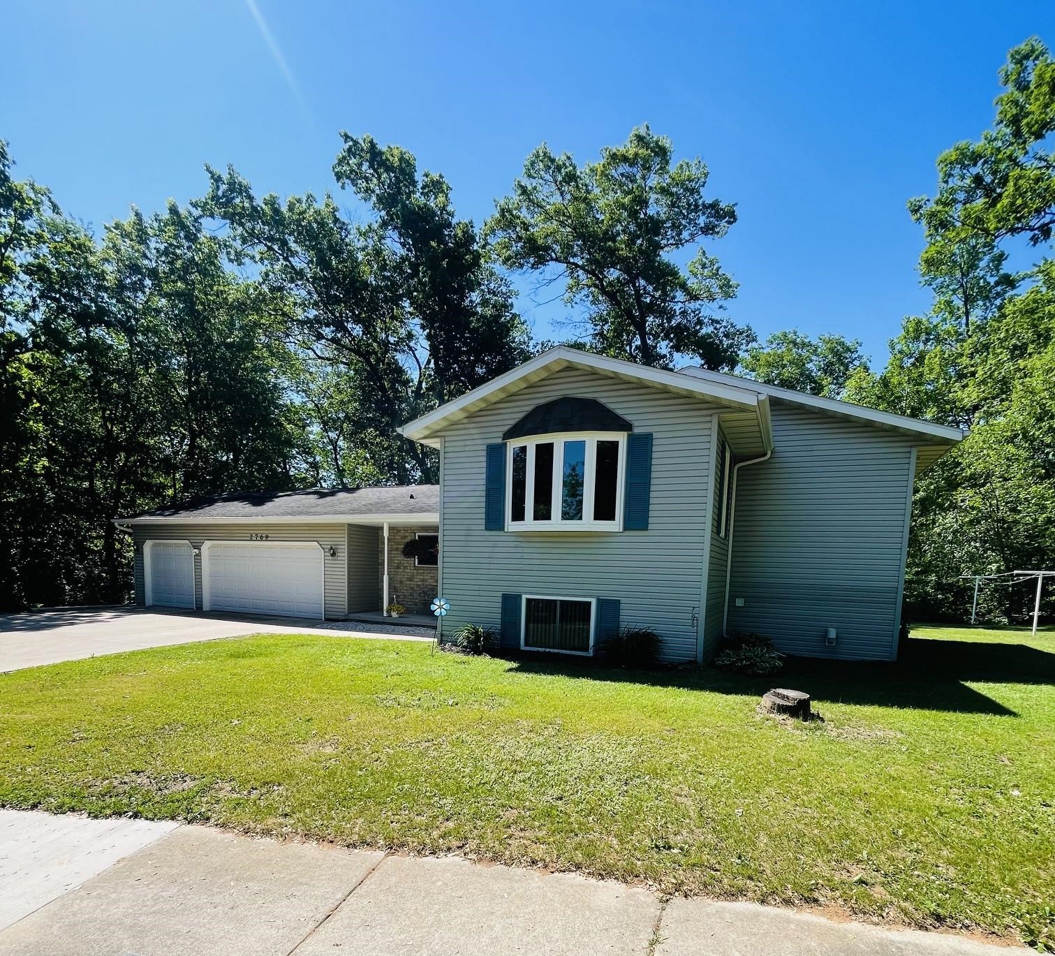 2769 Chief Hill Dr, Green Bay, WI 54313