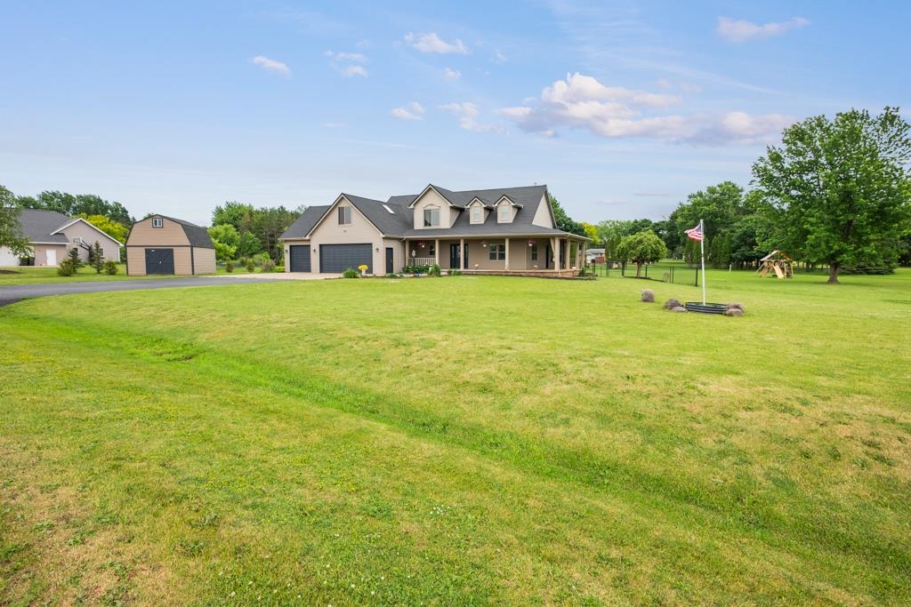 8120 Challenger Dr, Neenah, WI 54956
