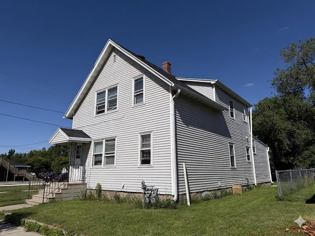 1017 N Webster Ave, Green Bay, WI 54302