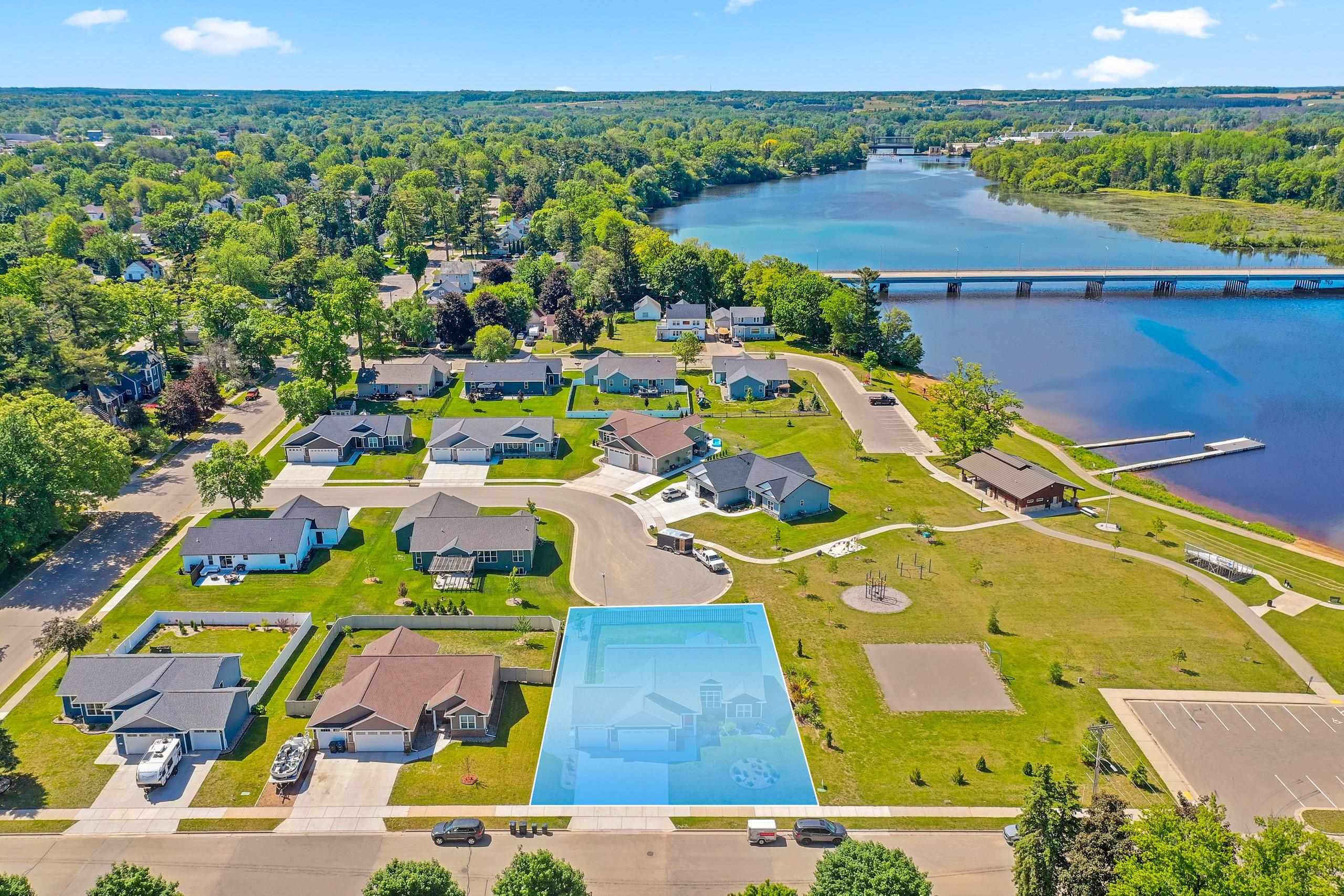606 W 3rd St, Shawano, WI 54166