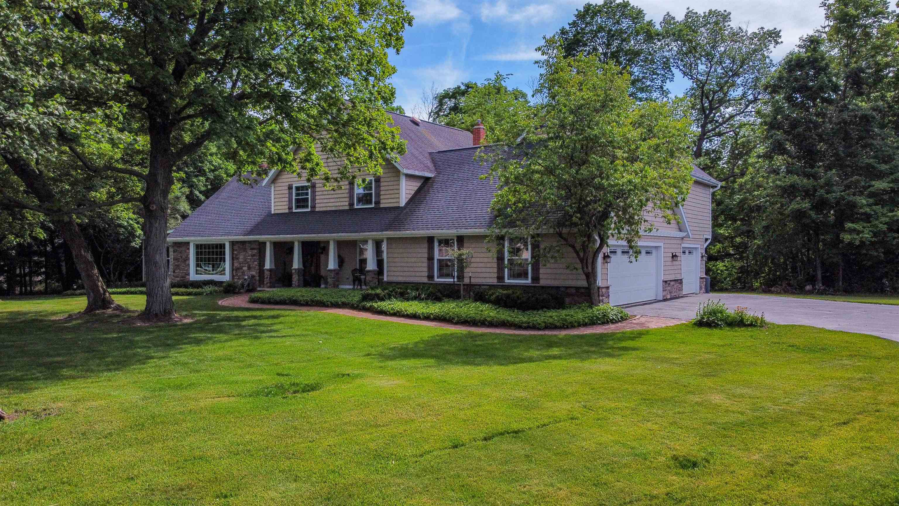 W2530 Brookhaven Dr, Appleton, WI 54915
