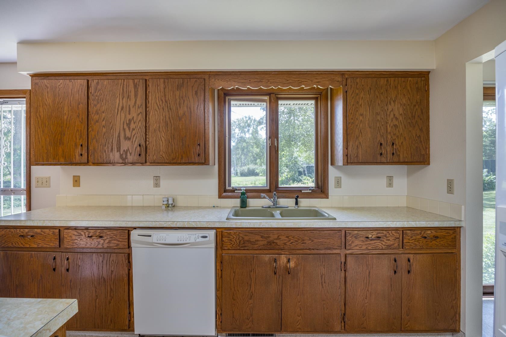 6054 N Rosewood Dr, Appleton, WI 54913