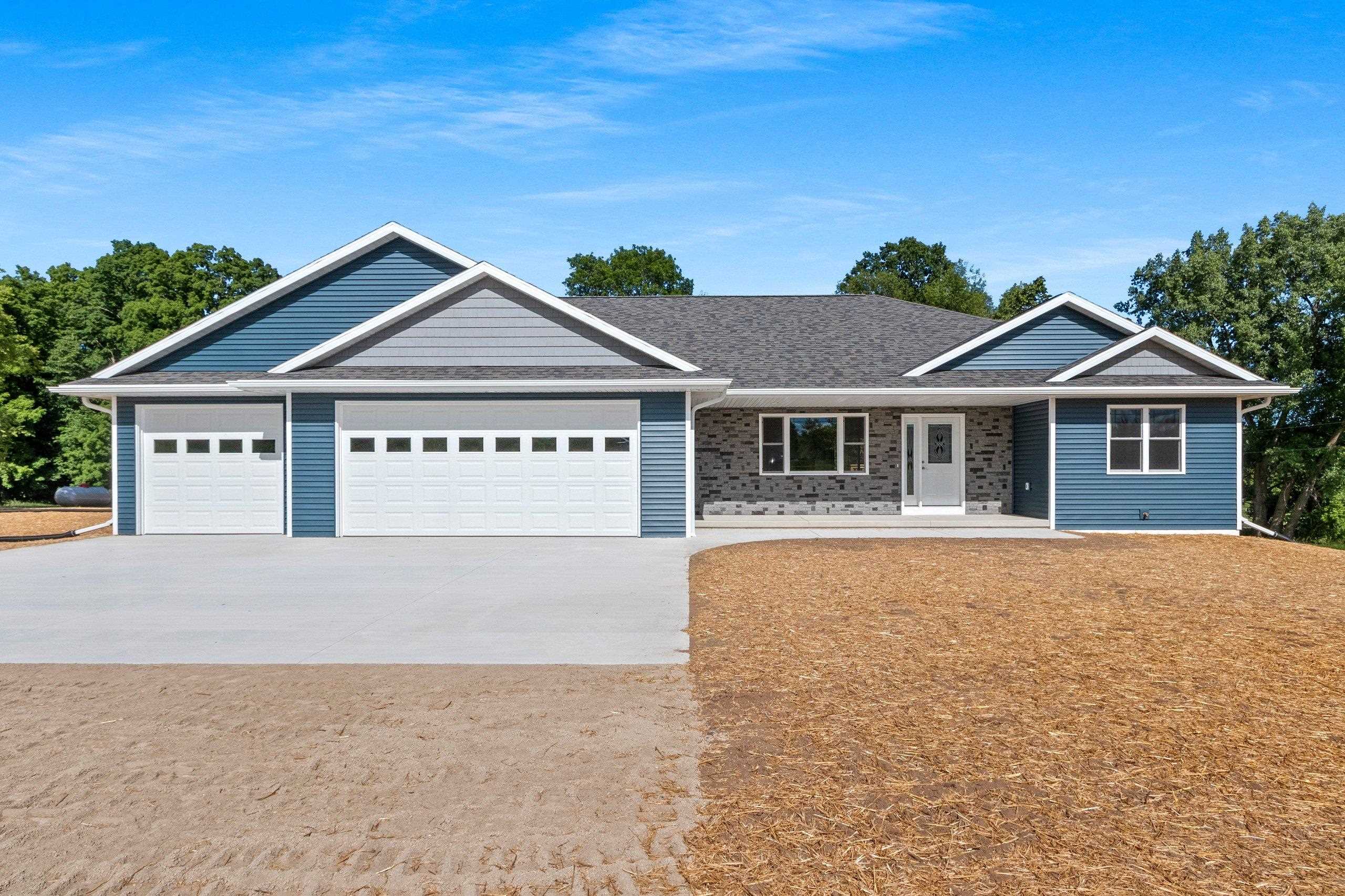 7310 Birdie View Ln, Oconto, WI 54153
