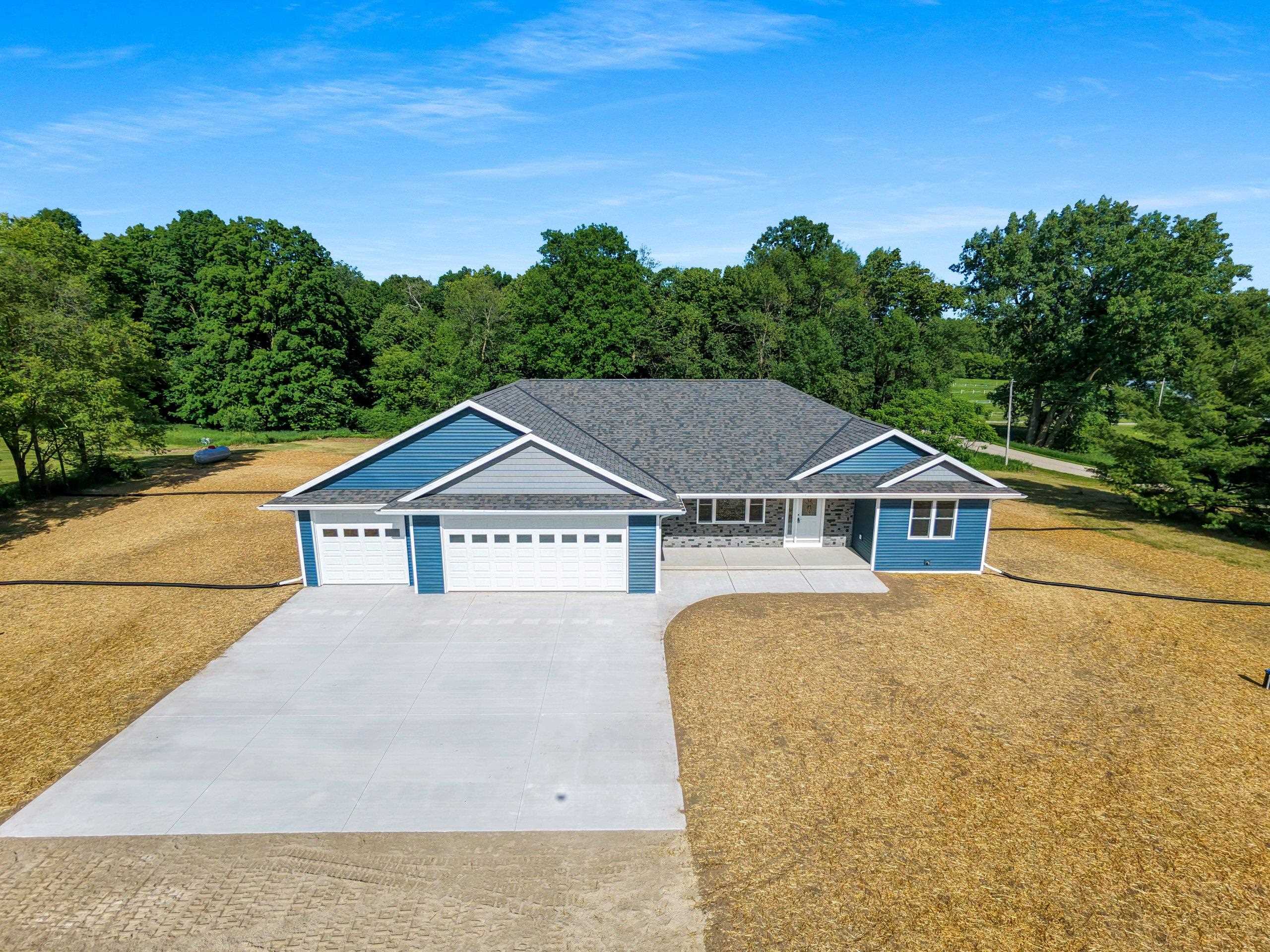 7310 Birdie View Ln, Oconto, WI 54153