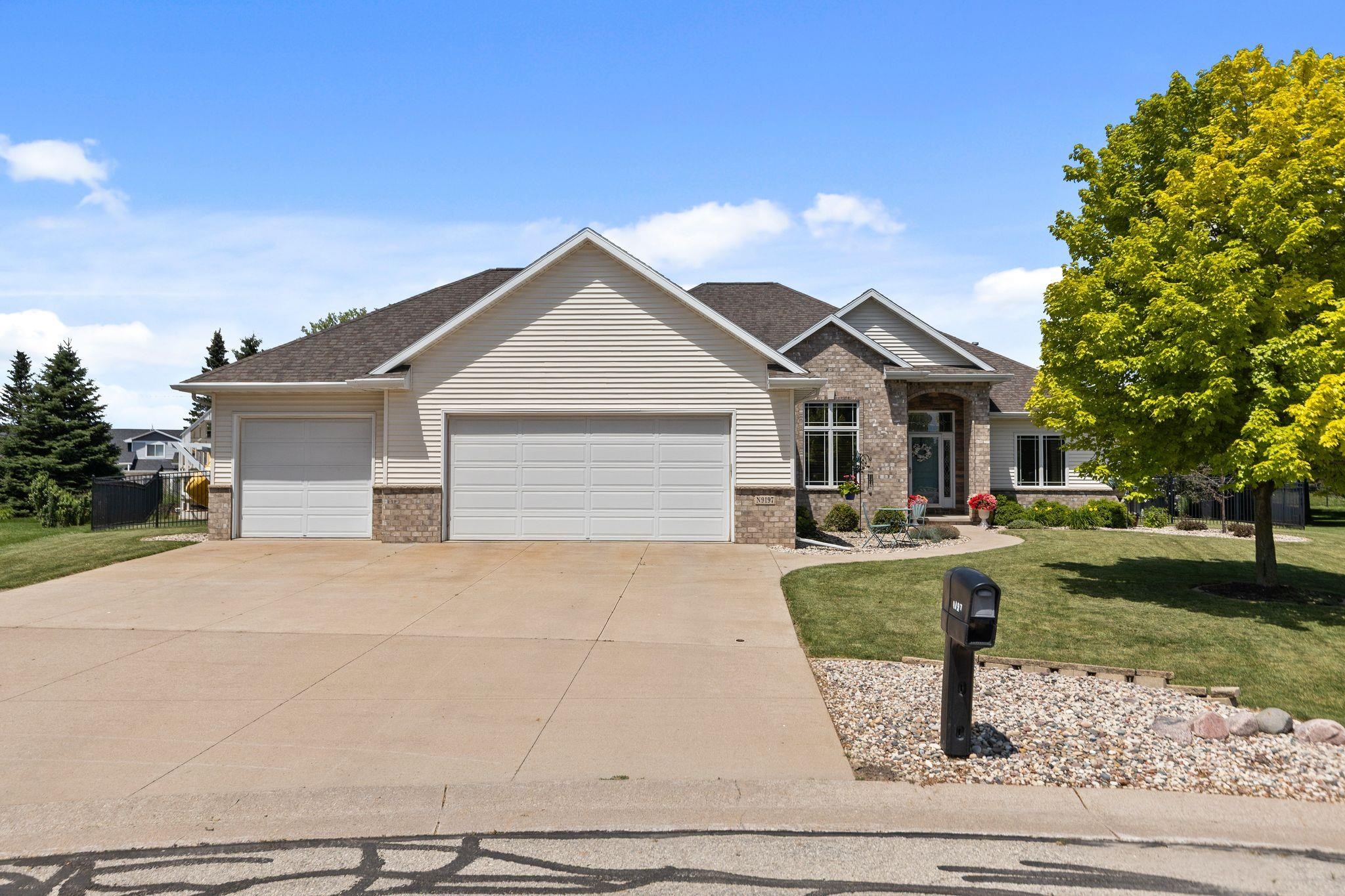N9197 Jonsch Dr, Appleton, WI 54915