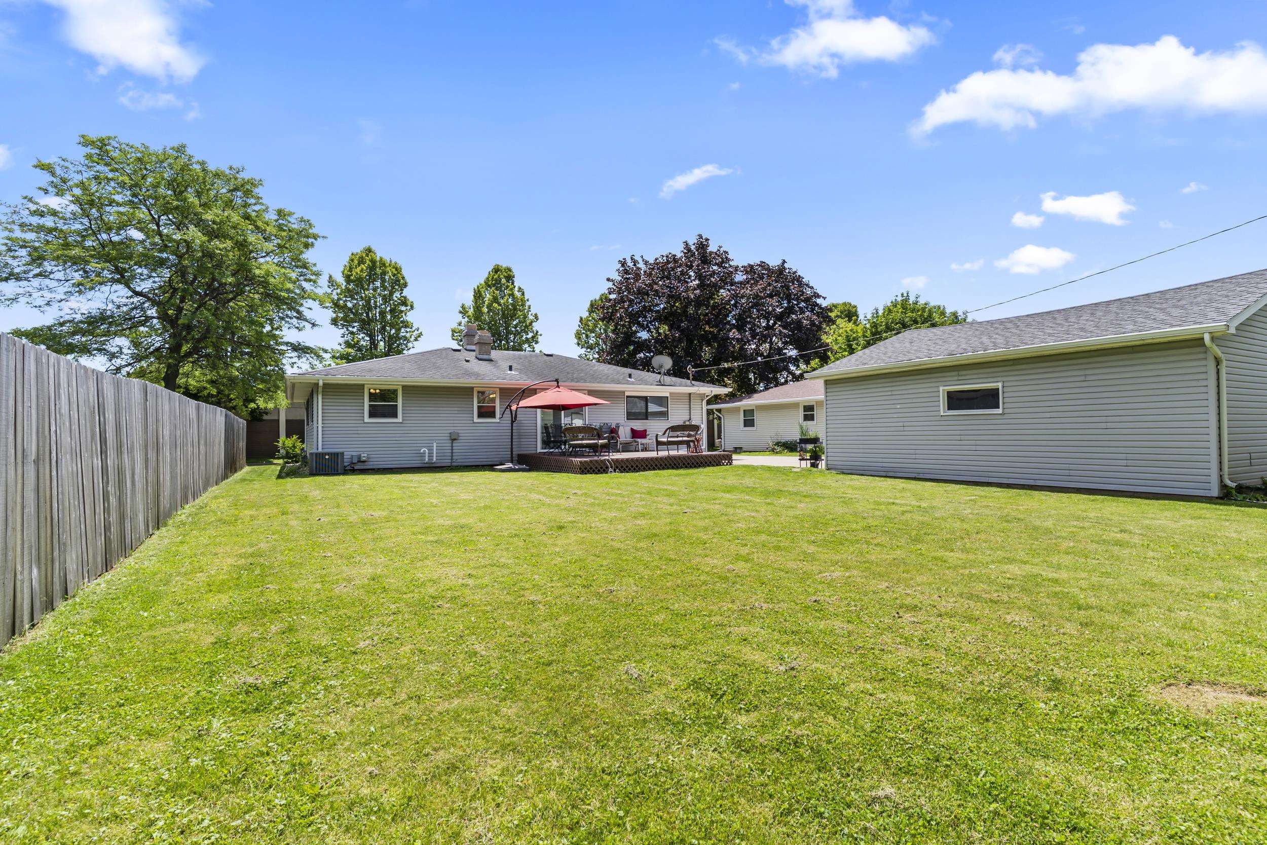 1118 E Park Hills Dr, Appleton, WI 54915