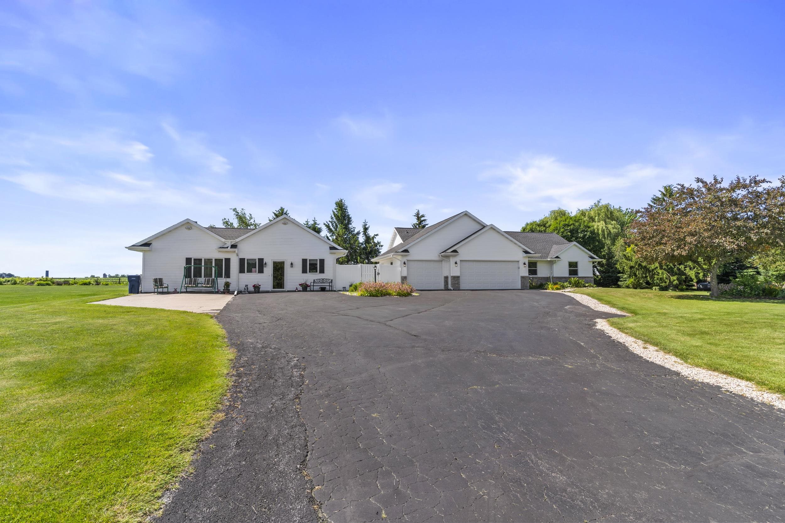 N3151 State Road 76, Hortonville, WI 54944