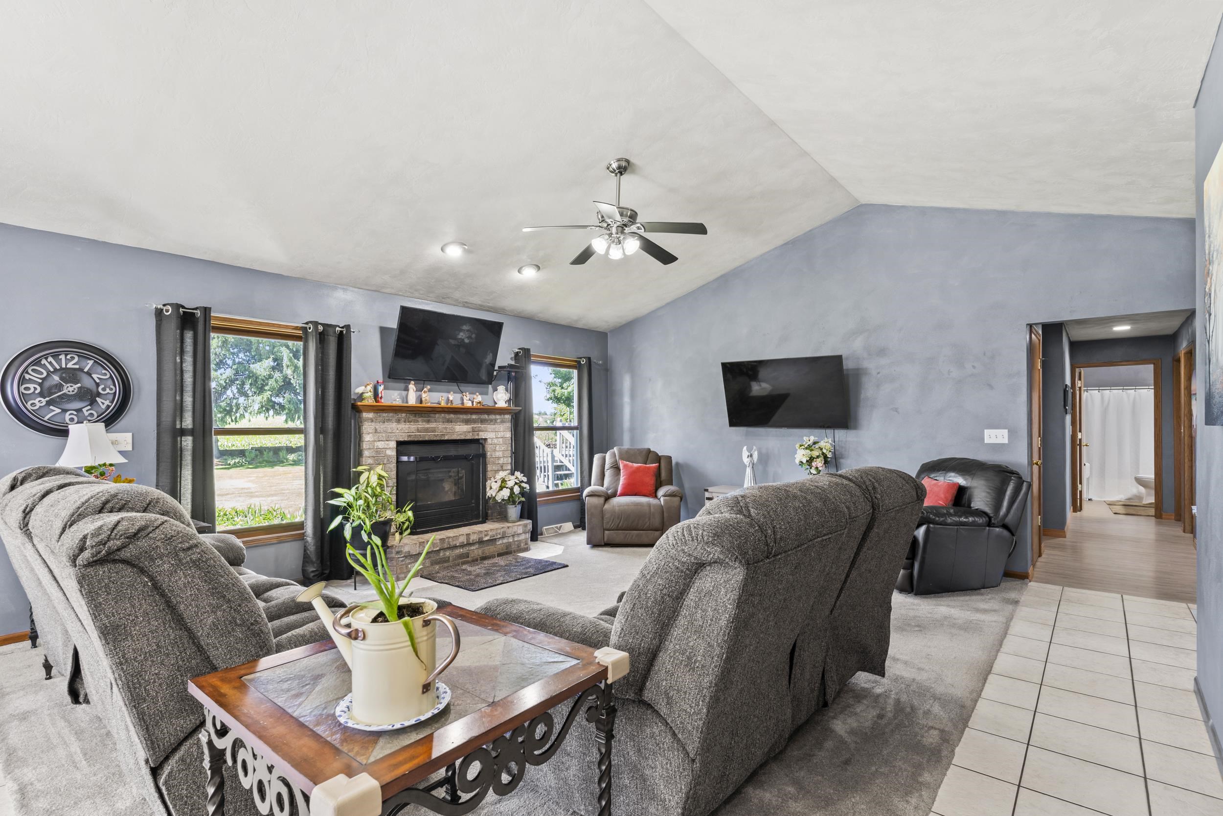 N3151 State Road 76, Hortonville, WI 54944