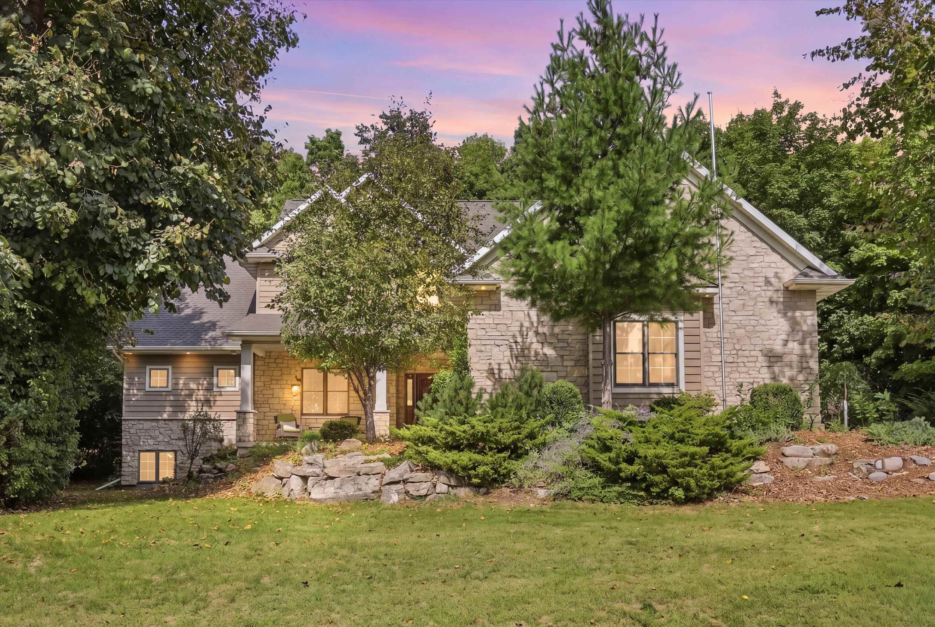 1387 Radcliff Rd, Neenah, WI 54956