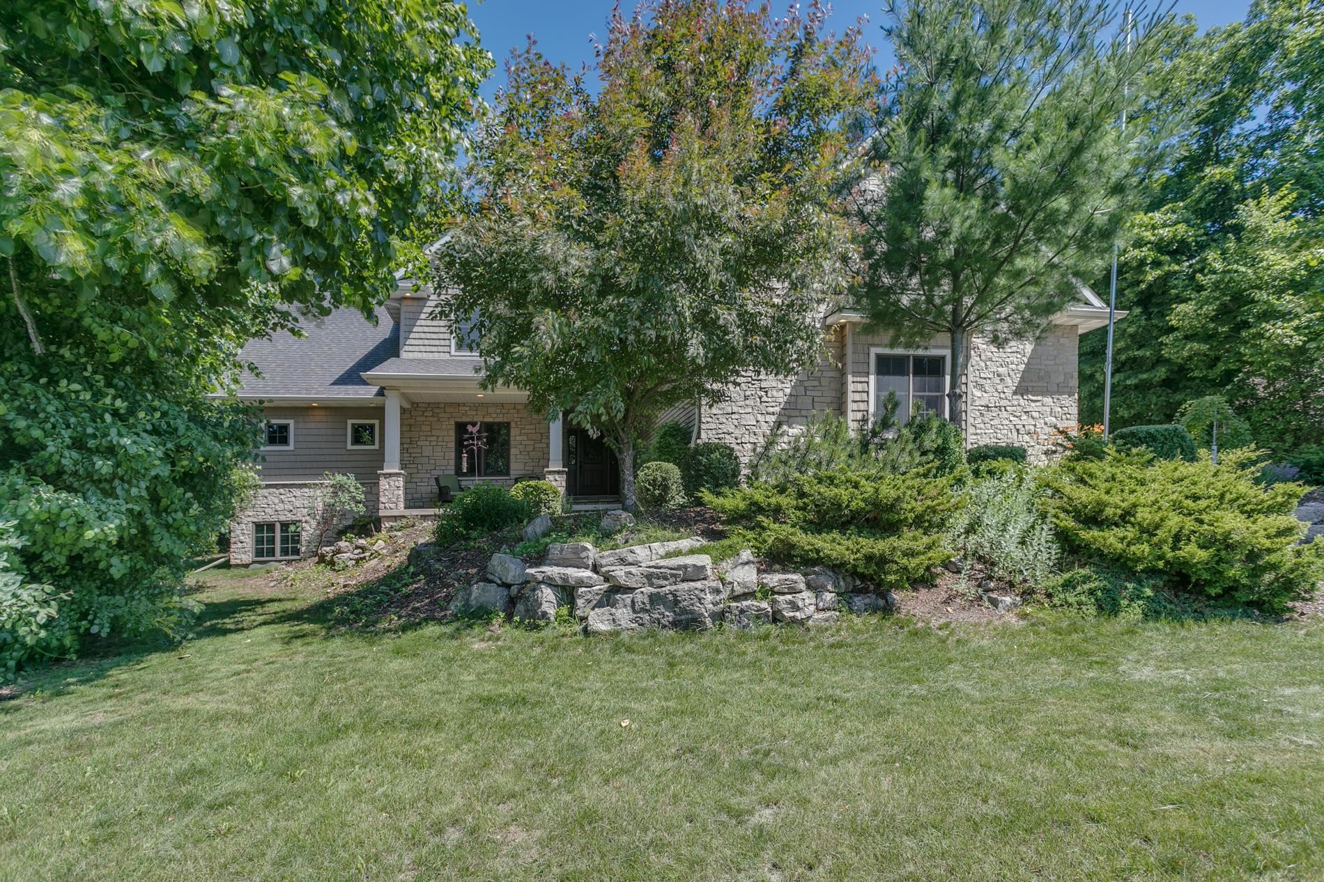 1387 Radcliff Rd, Neenah, WI 54956