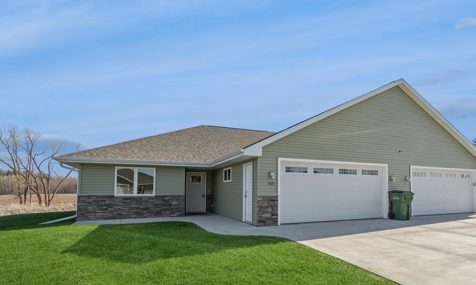 559 Summer Dr, Brillion, WI 54110