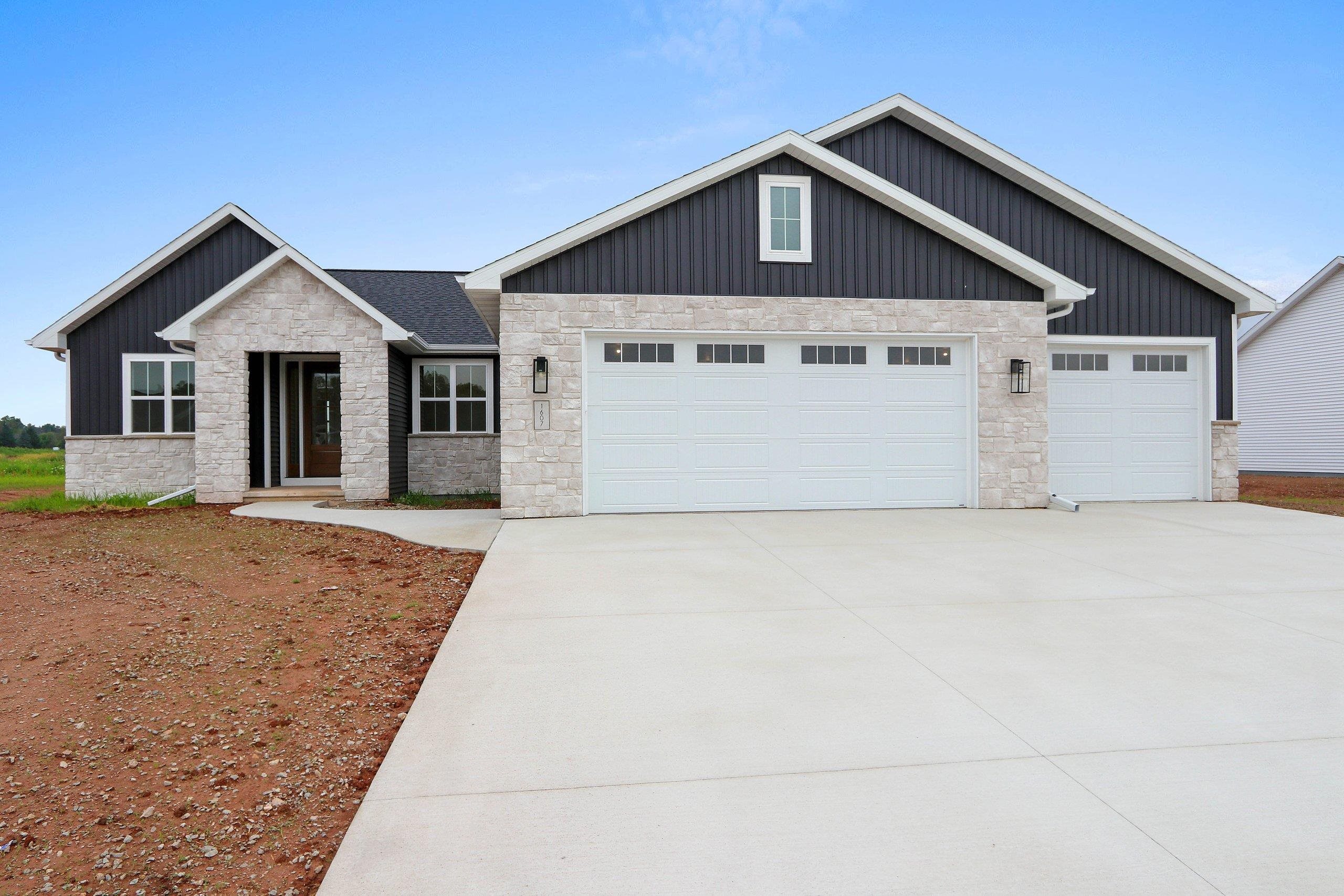 1607 Torchwood Trl, De Pere, WI 54115
