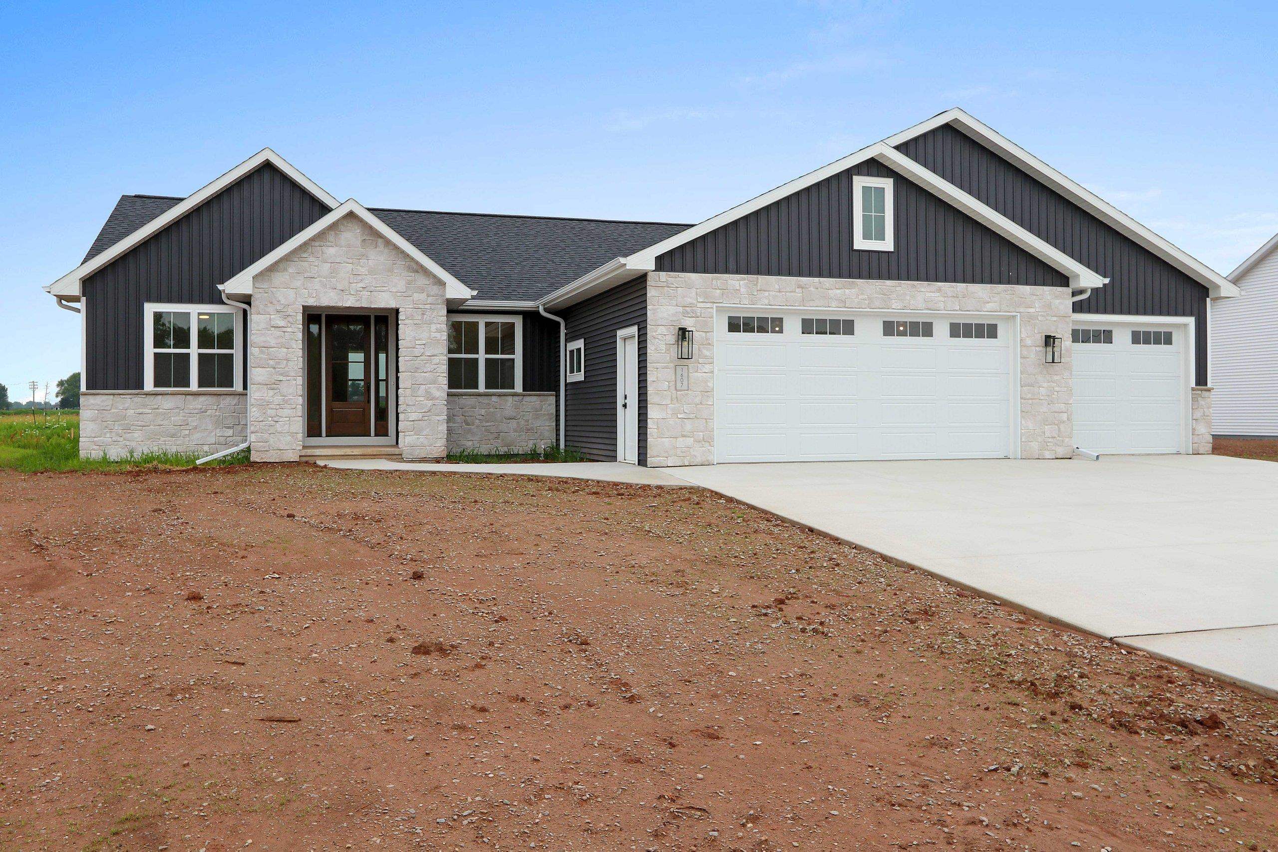 1607 Torchwood Trl, De Pere, WI 54115