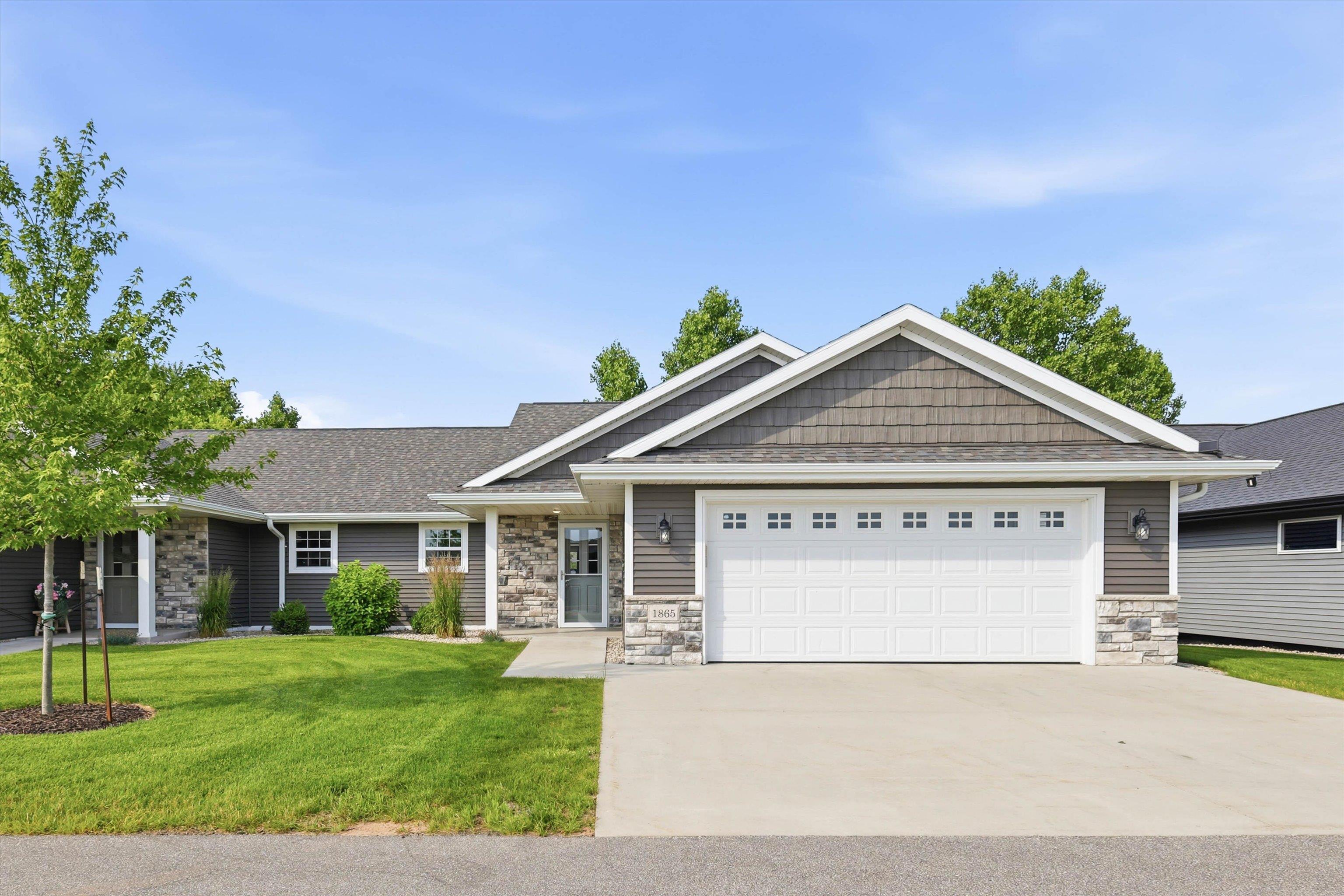 1865 Southbridge Rd, De Pere, WI 54115