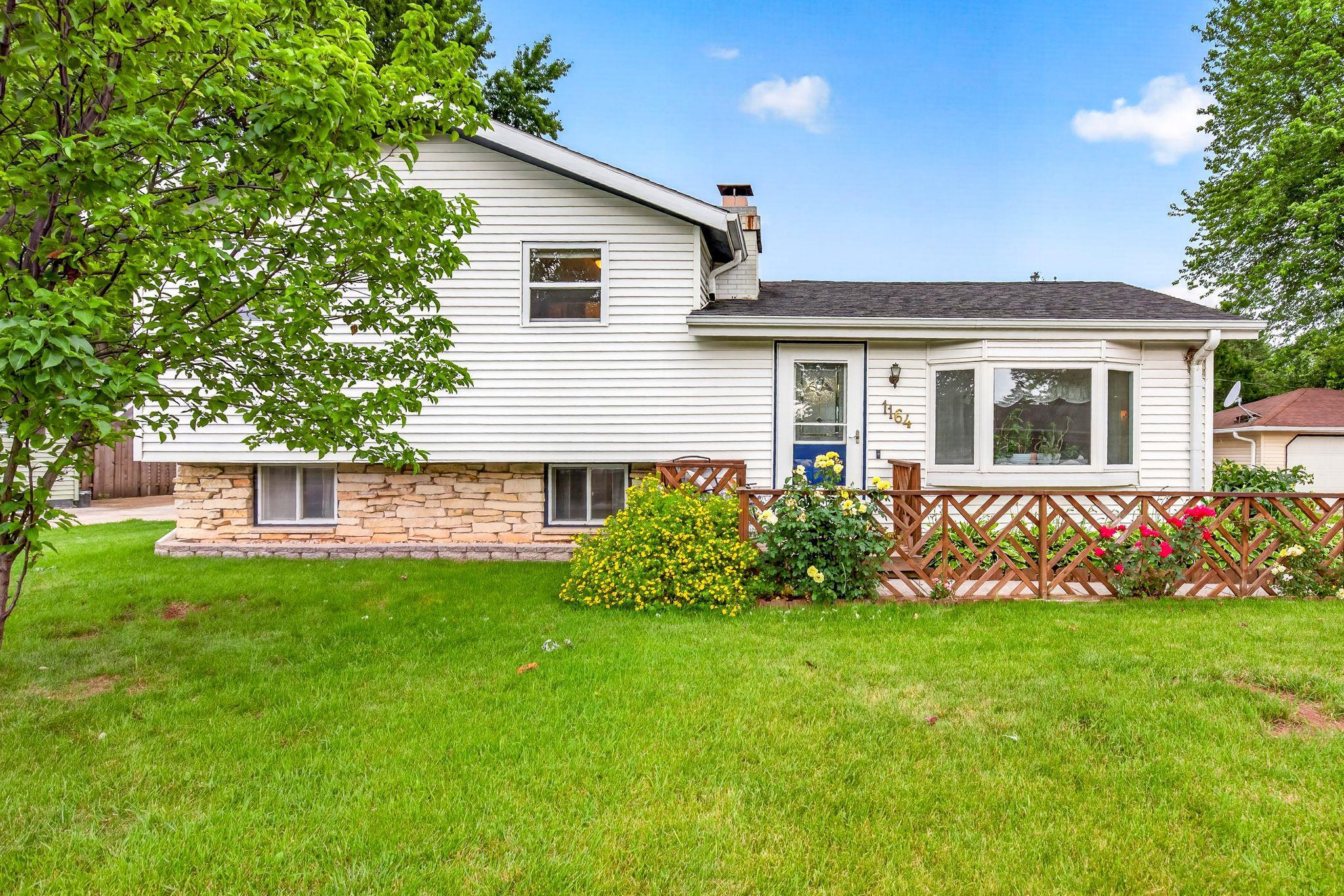 1164 Mayer St, Menasha, WI 54952