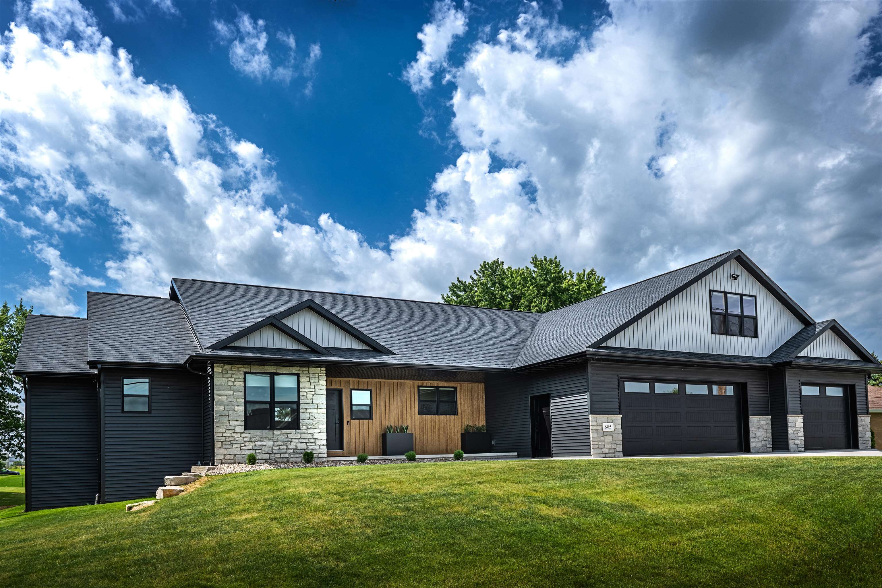 805 E Evergreen Dr, Kaukauna, WI 54130