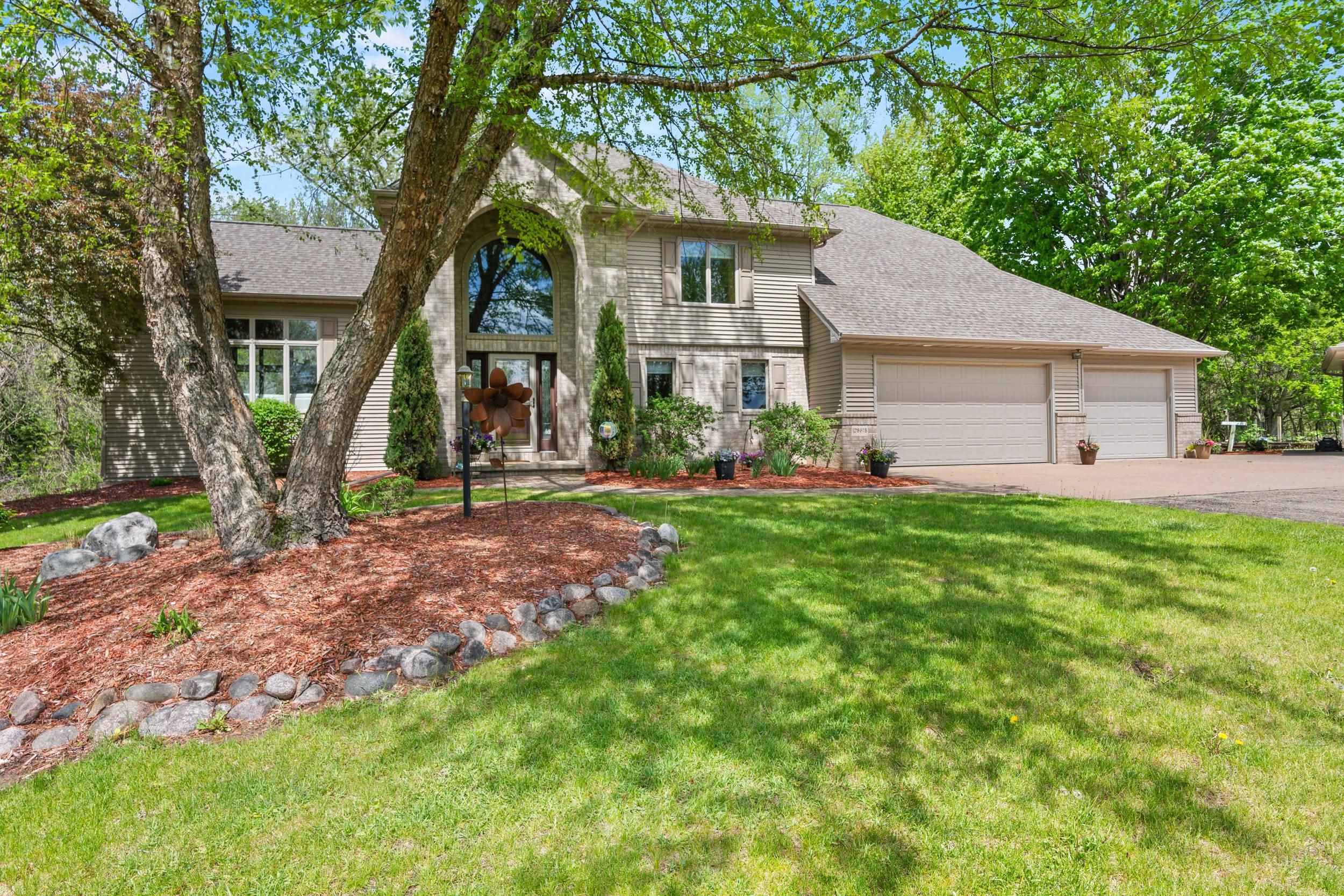 W8678 Hillview Rd, Hortonville, WI 54944
