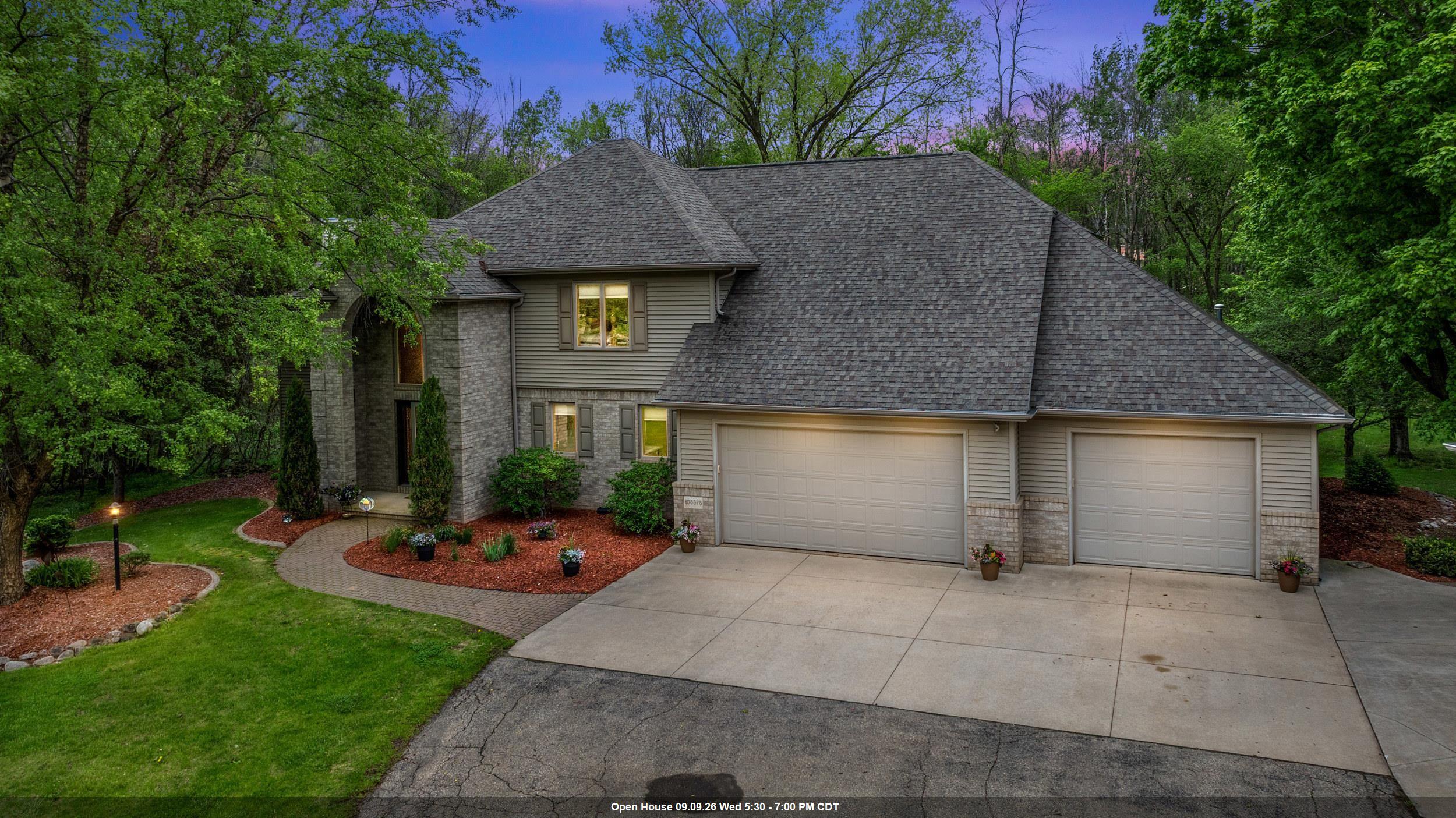 W8678 Hillview Rd, Hortonville, WI 54944
