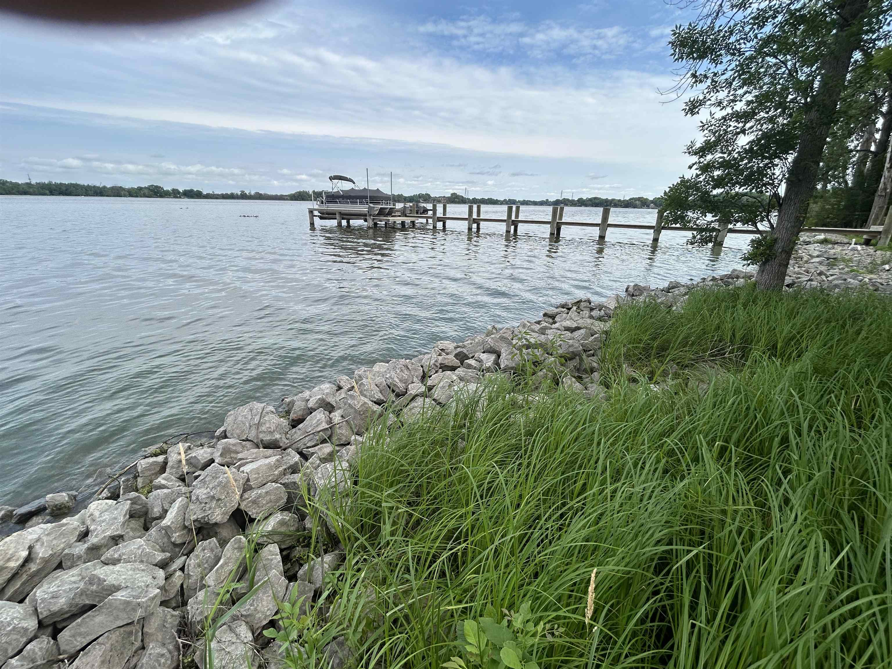 1196 Pages Point Dr, Menasha, WI 54952