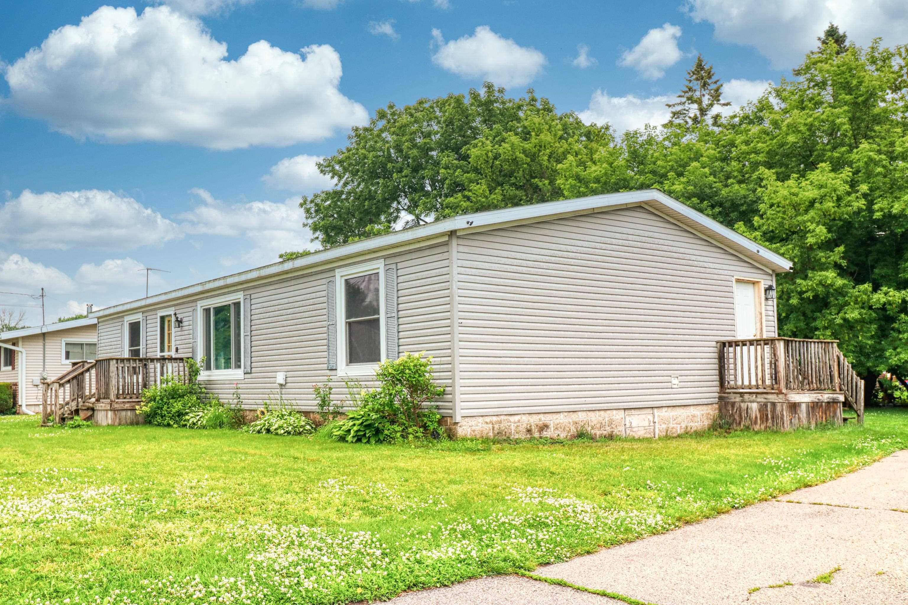 216 Erie Ave, Oconto, WI 54153