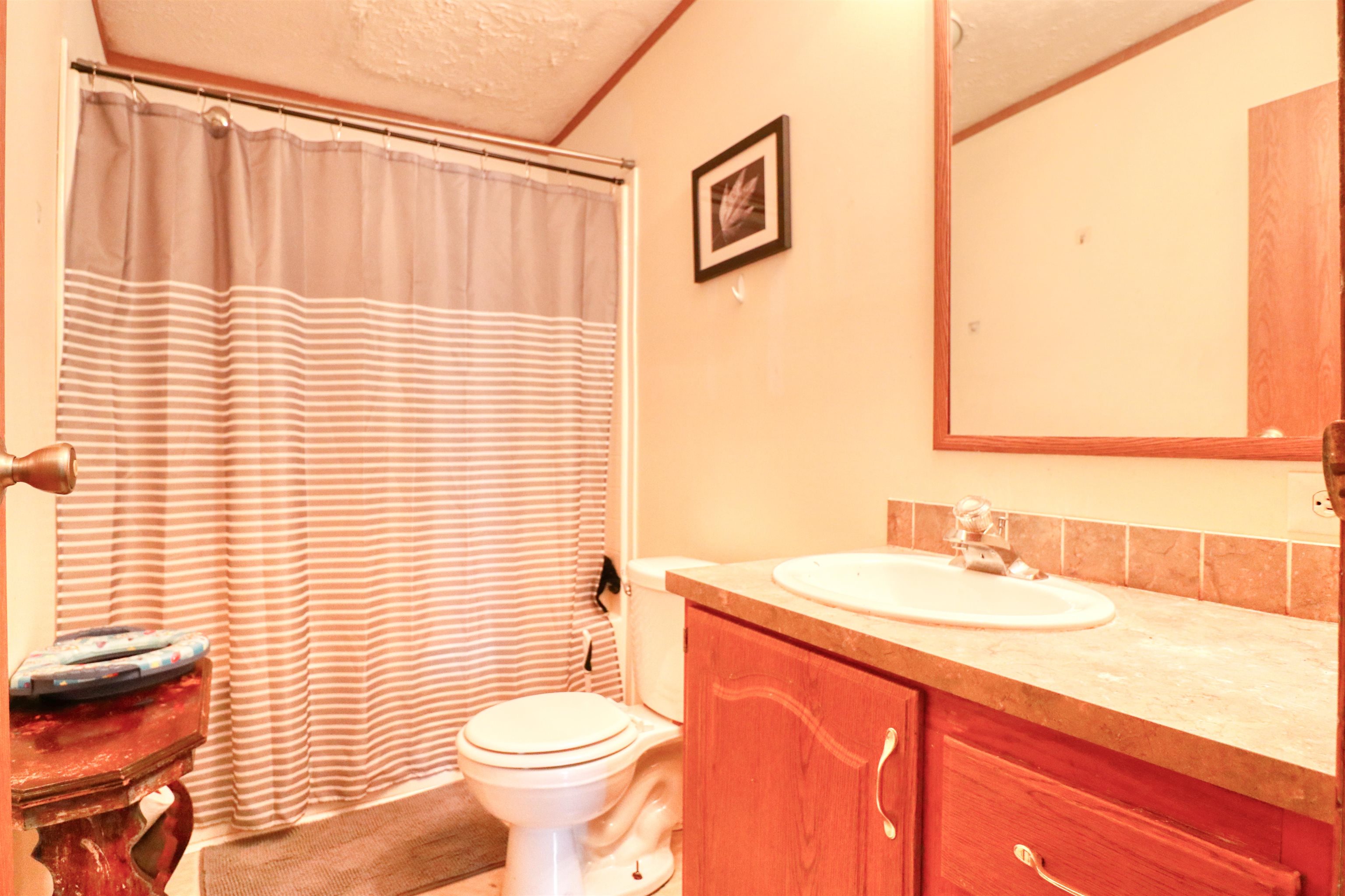216 Erie Ave, Oconto, WI 54153