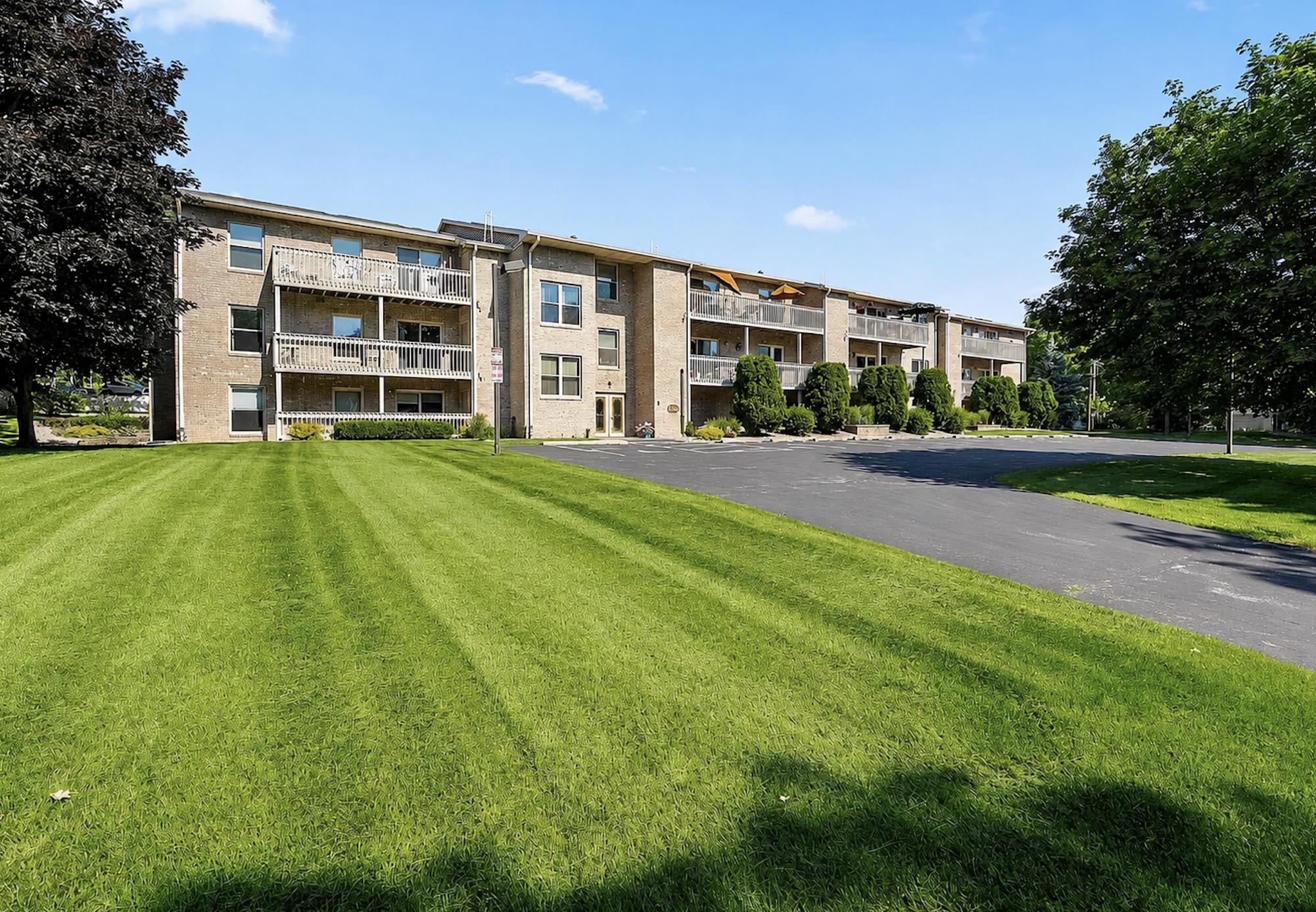 1600 Rustic Oaks Ct #23, Green Bay, WI 54301