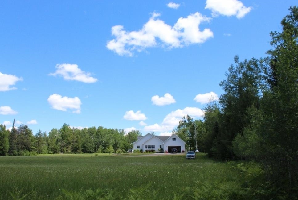 851 N Hwy 8, Armstrong Creek, WI 54103