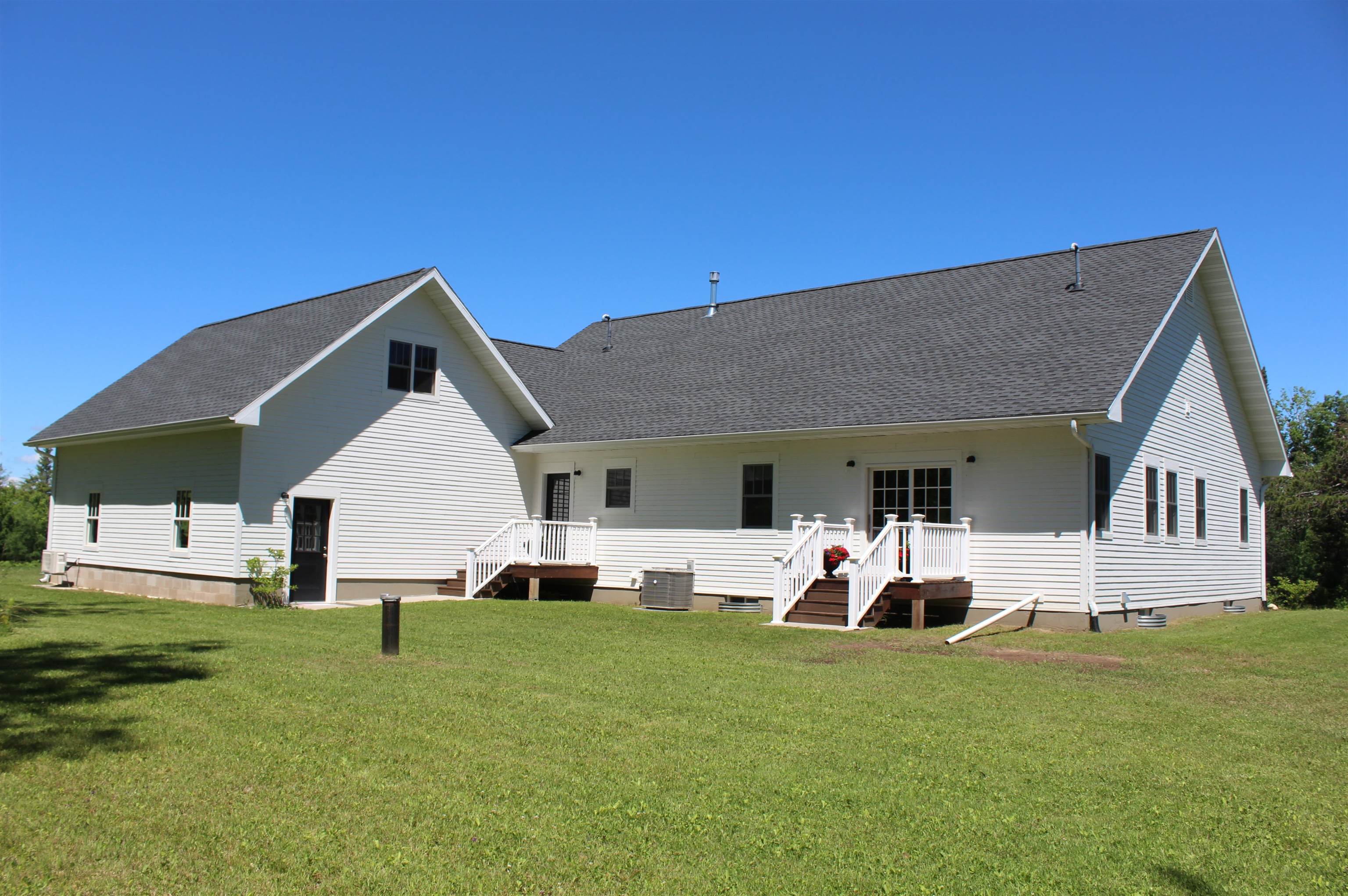 851 N Hwy 8, Armstrong Creek, WI 54103