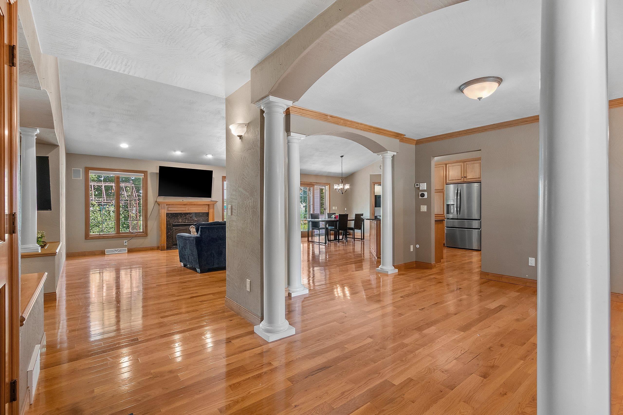 W6164 Shagbark Hickory Ln, Menasha, WI 54952