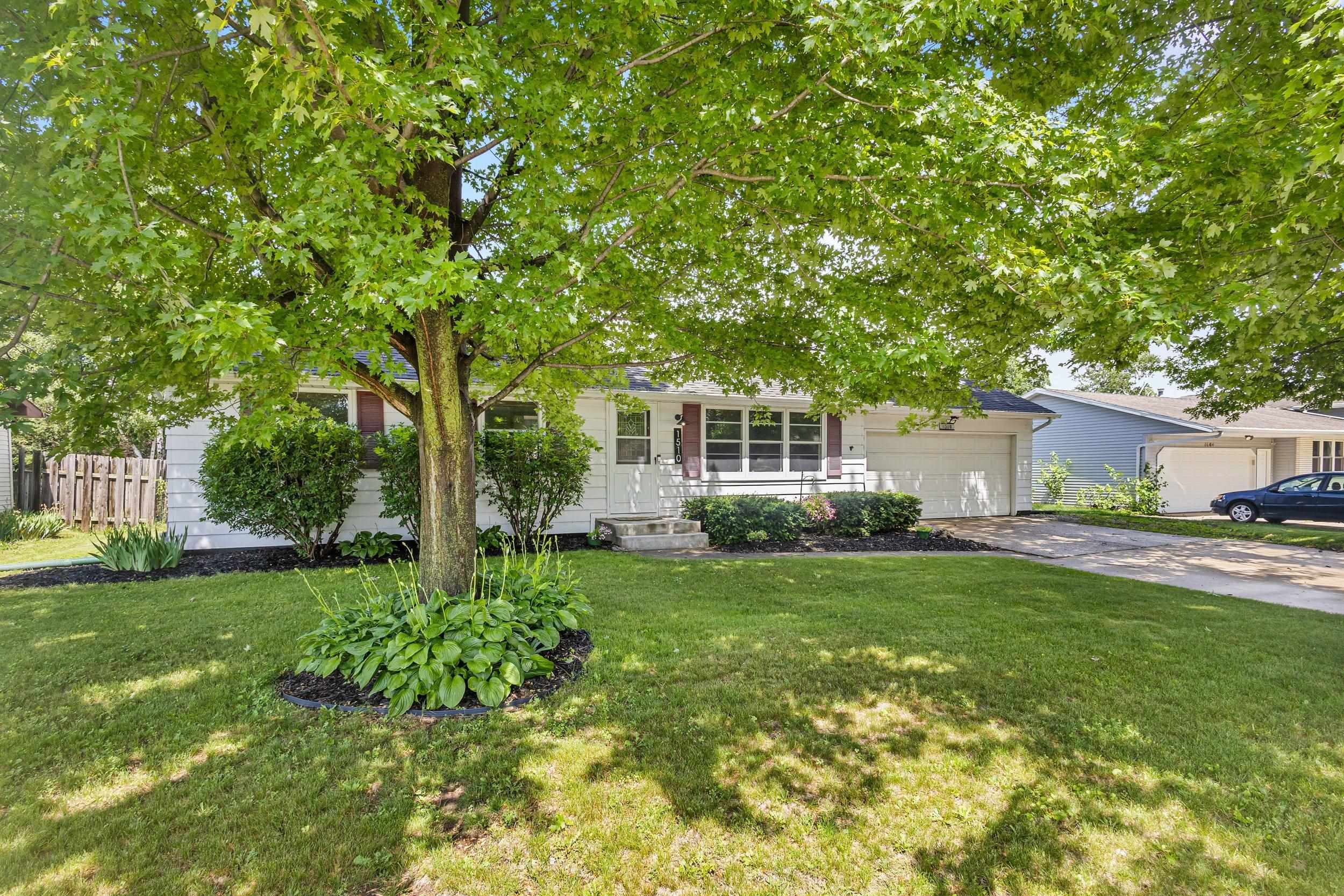 1510 Lindale Ln, Green Bay, WI 54313