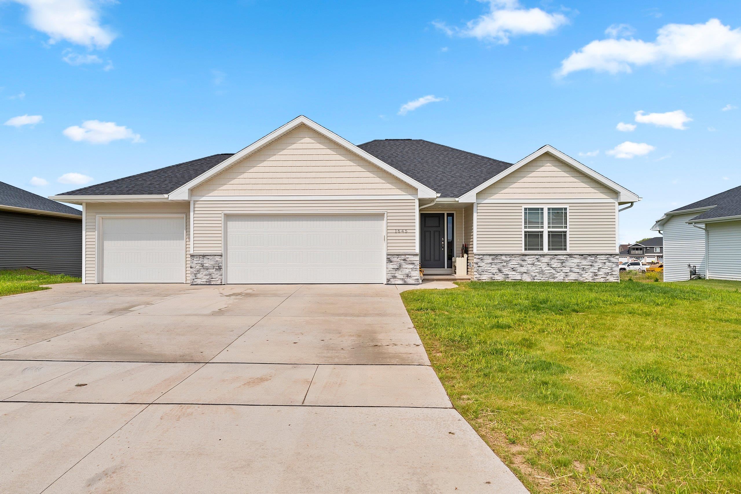 1645 Frontier Rd, Luxemburg, WI 54217