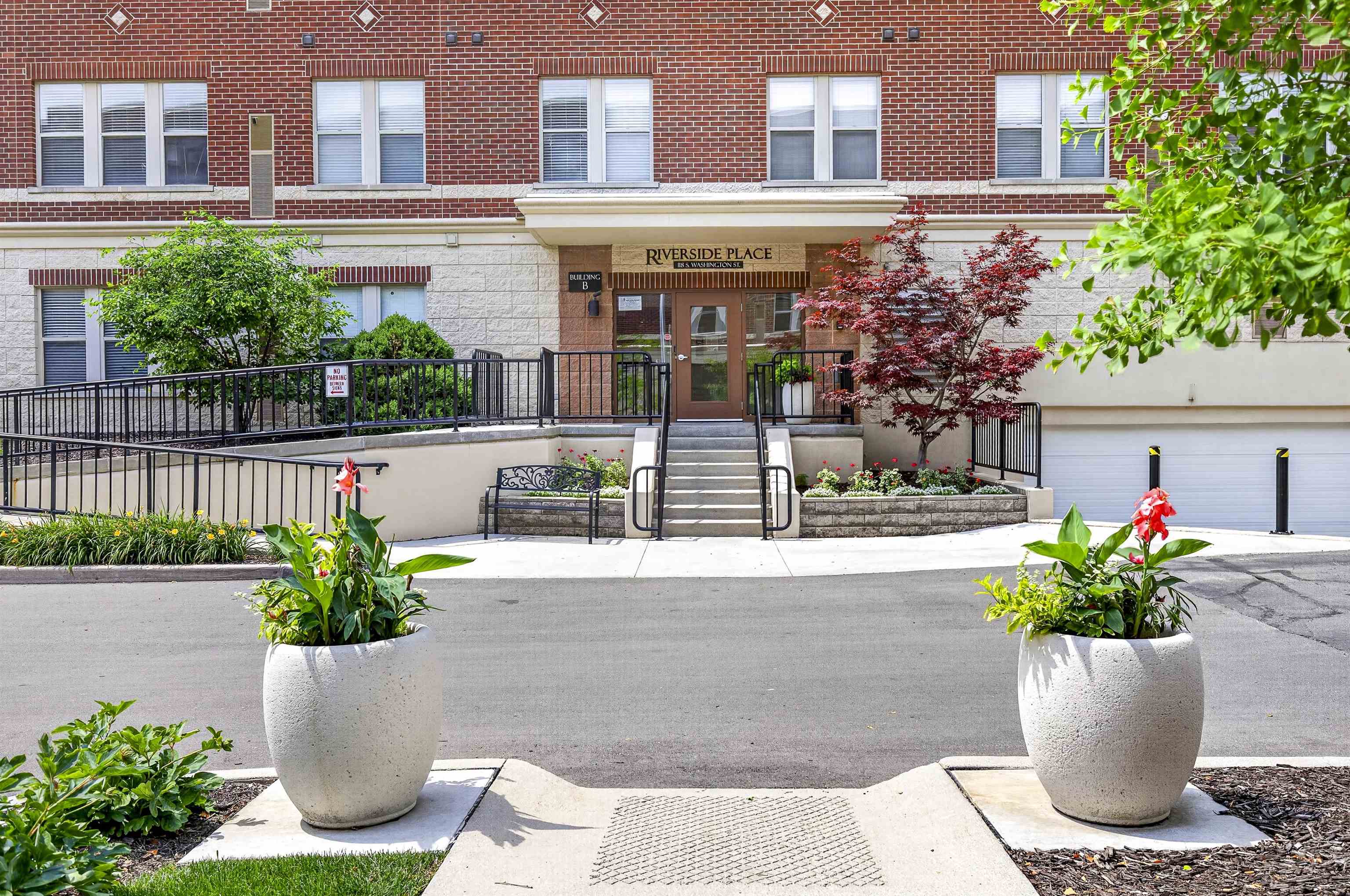 118 S Washington St #326A, Green Bay, WI 54301