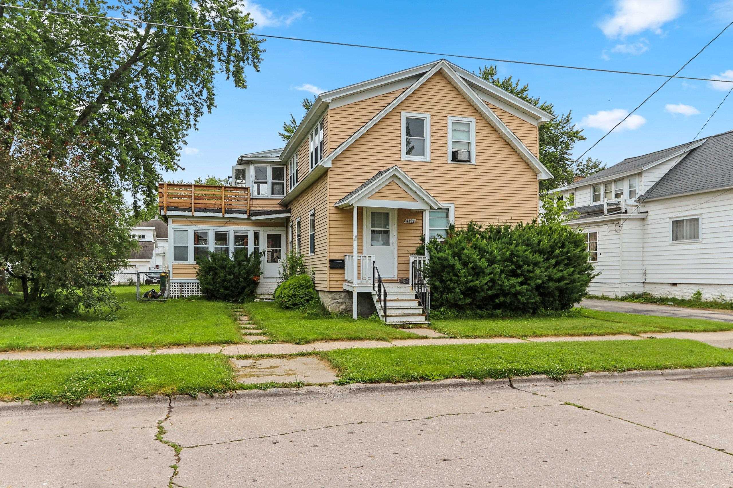 1352 Day St, Green Bay, WI 54302