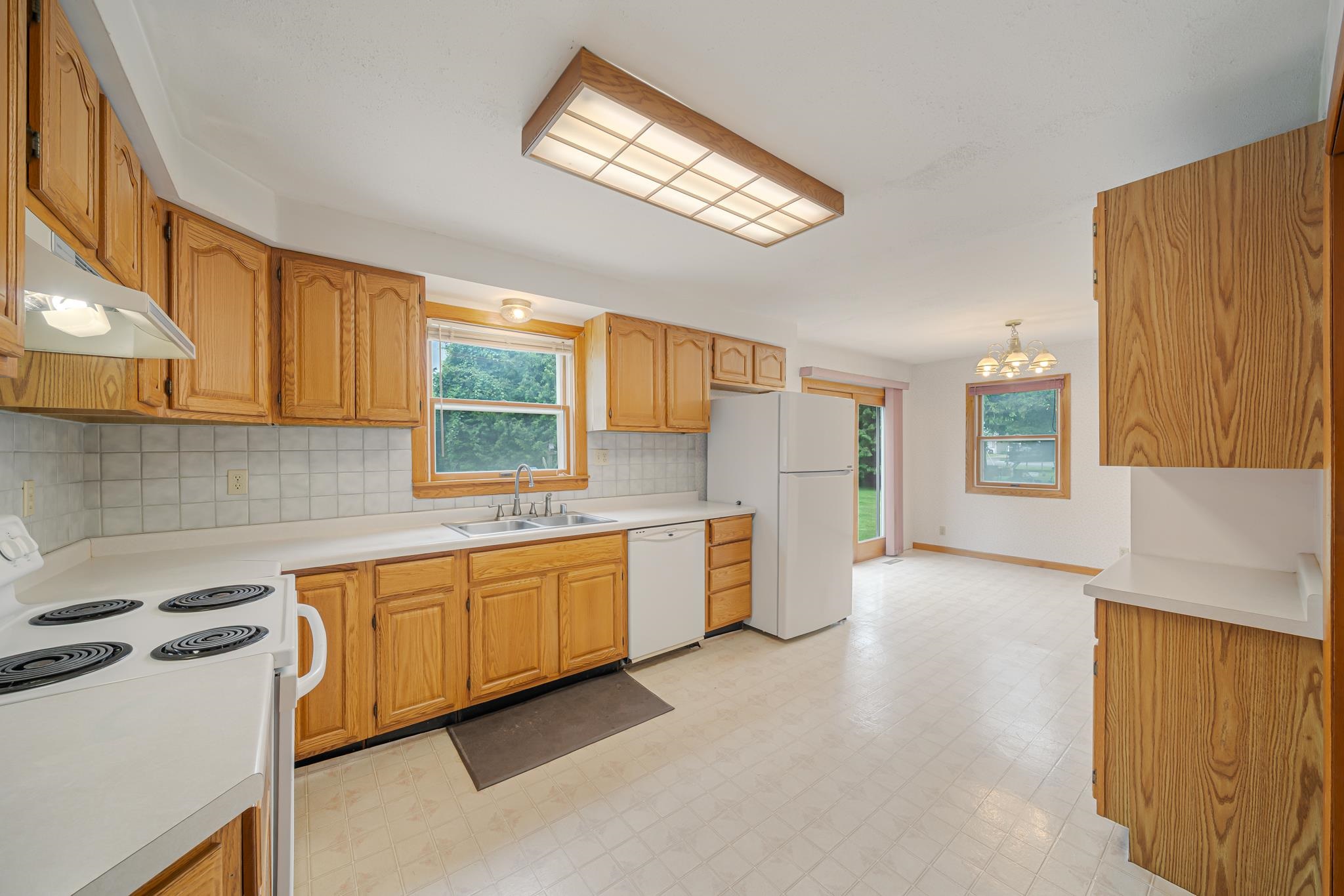 619 Riverview Dr, Winneconne, WI 54986