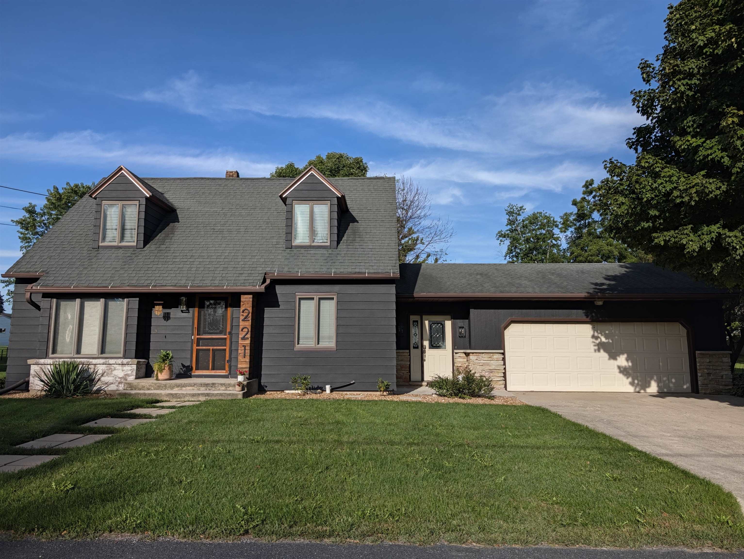 221 Market St, Potter, WI 54160